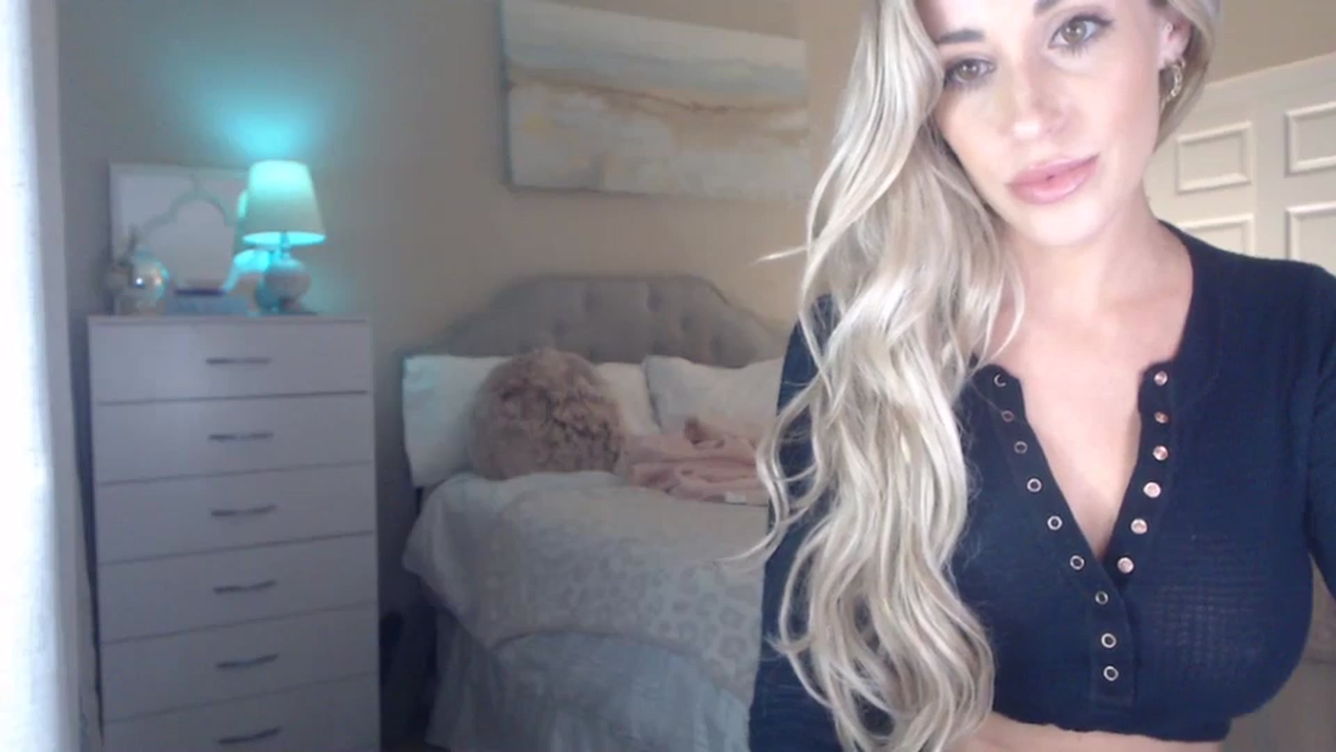Gallery image thumbnail from Queen_bambii's myfreecams stream on, 10/27/2023, 05:07 image 7 of 20