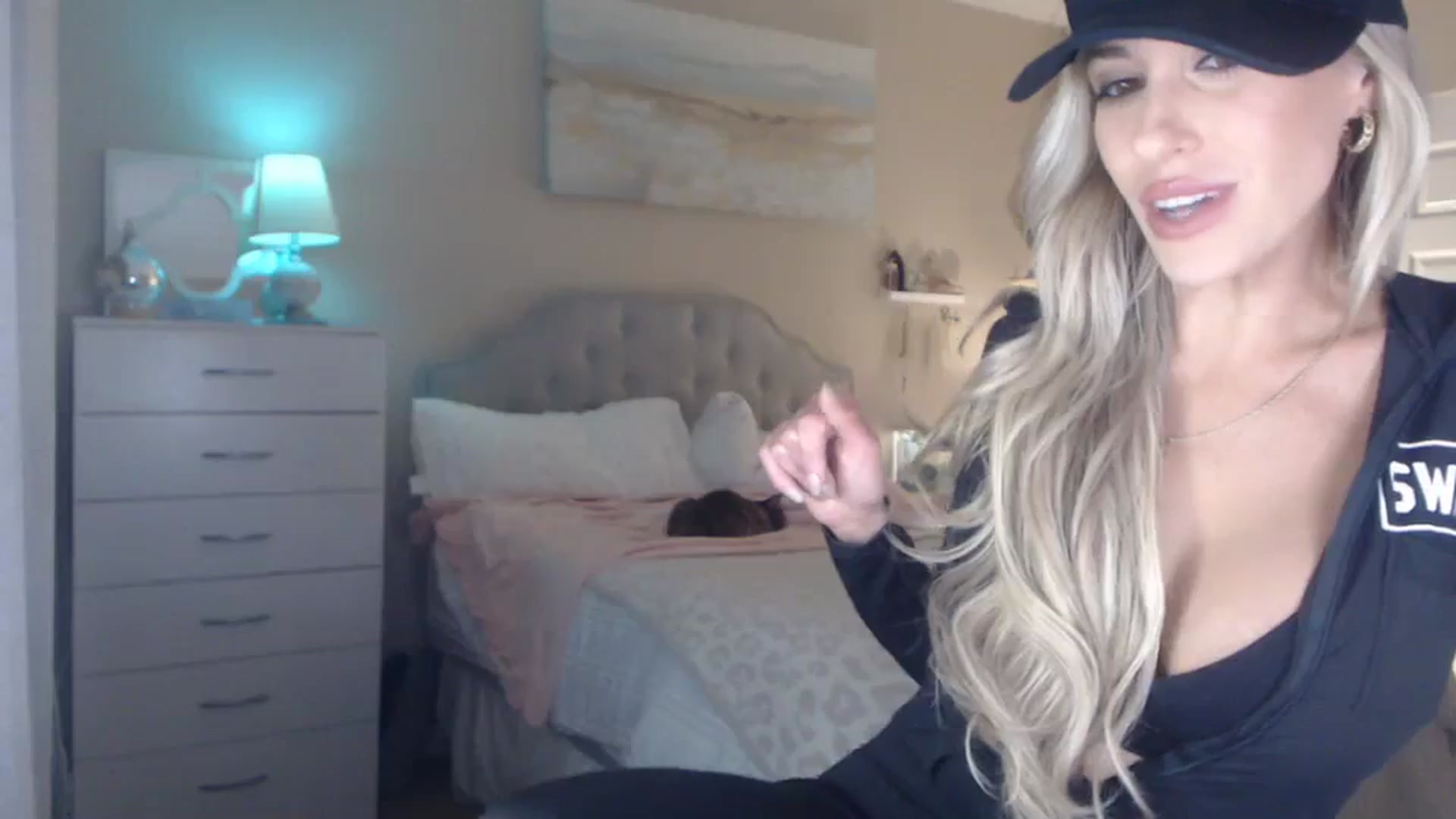 Gallery image thumbnail from Queen_bambii's myfreecams stream on, 11/01/2023, 05:34 image 15 of 20