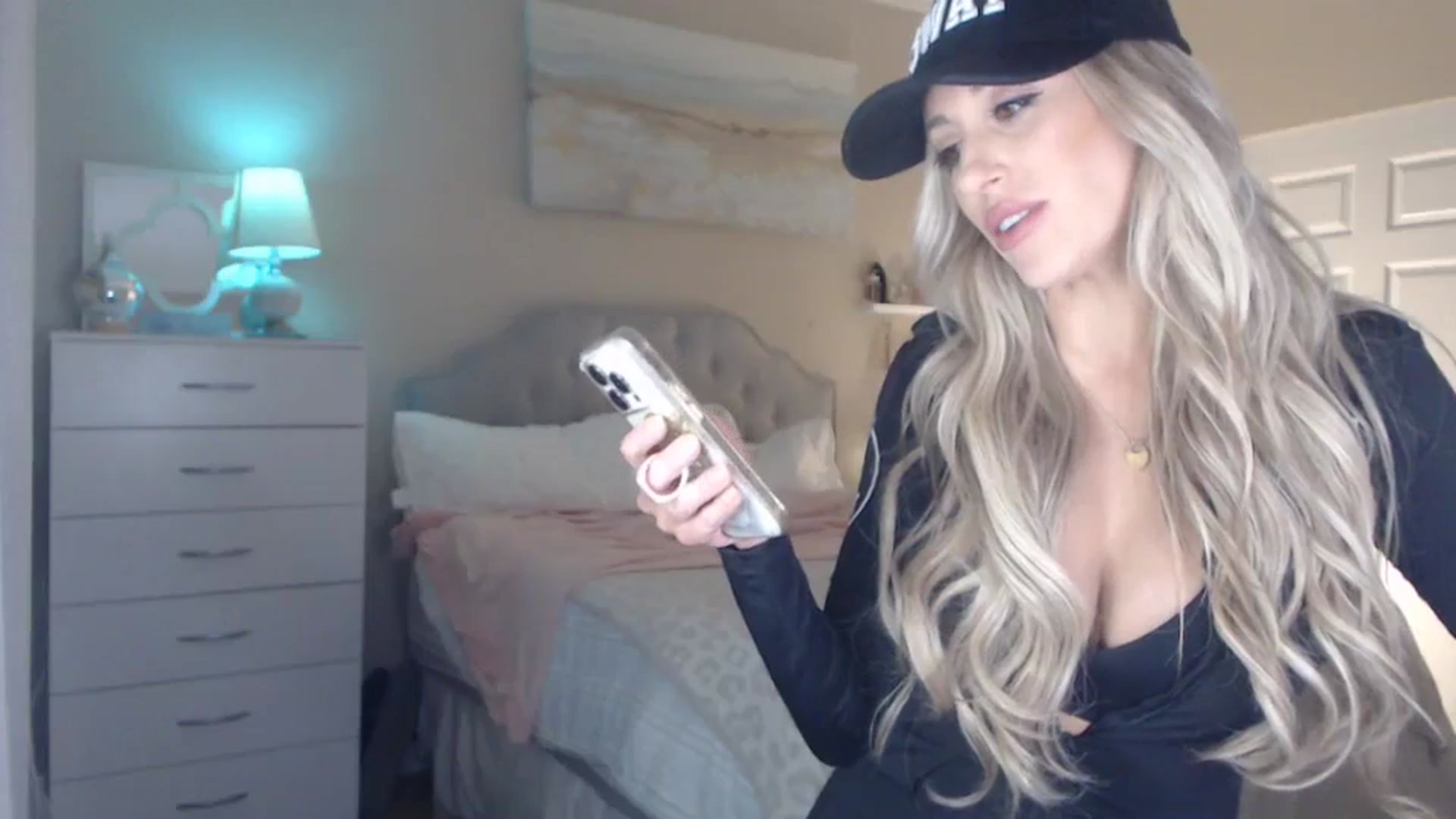 Gallery image thumbnail from Queen_bambii's myfreecams stream on, 11/01/2023, 05:34 image 3 of 20