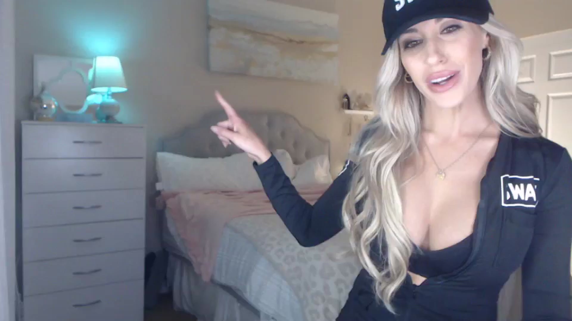 Gallery image thumbnail from Queen_bambii's myfreecams stream on, 11/01/2023, 05:34 image 1 of 20