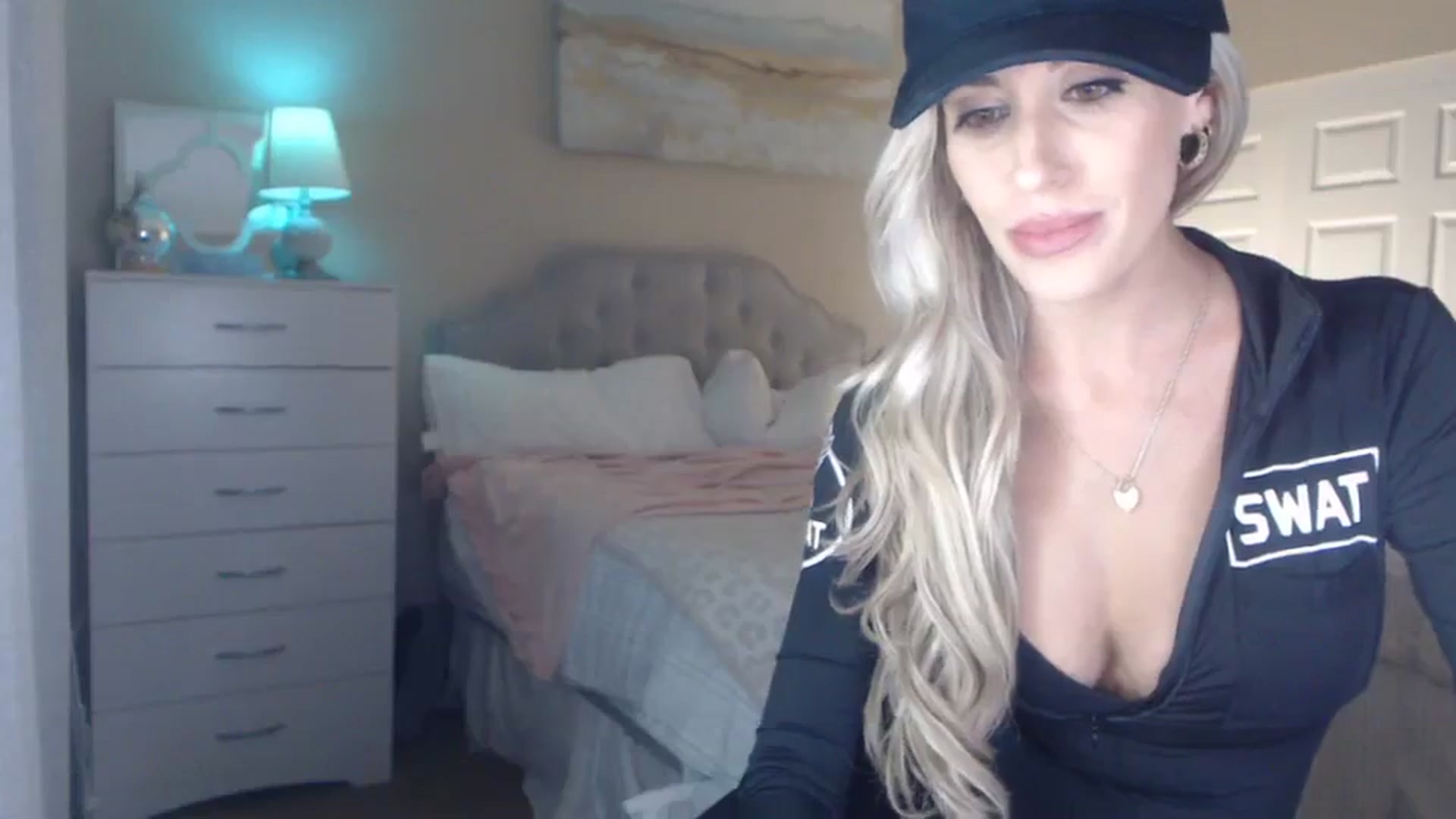 Gallery image thumbnail from Queen_bambii's myfreecams stream on, 11/01/2023, 07:55 image 8 of 20