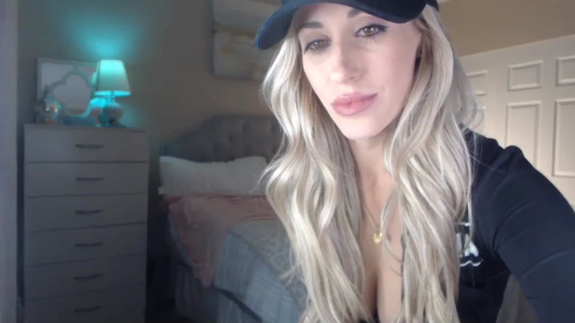 Gallery image thumbnail from Queen_bambii's myfreecams stream on, 11/01/2023, 07:55 image 14 of 20