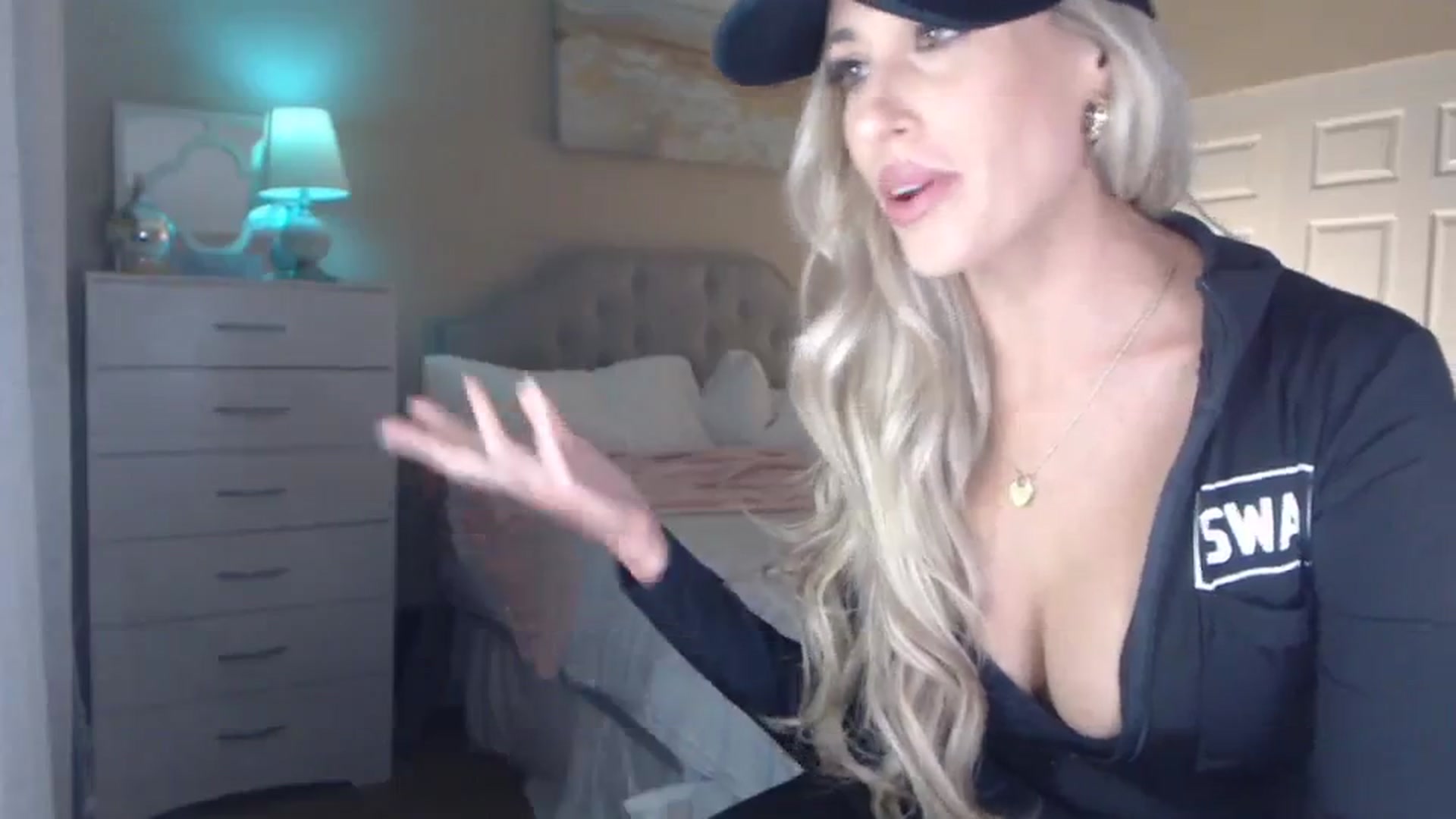 Gallery image thumbnail from Queen_bambii's myfreecams stream on, 11/01/2023, 07:55 image 5 of 20
