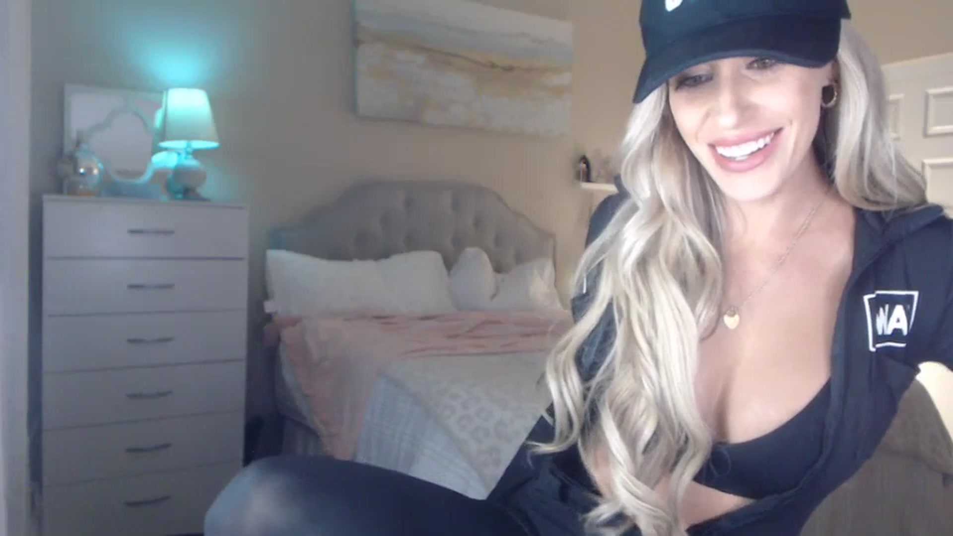 Gallery image thumbnail from Queen_bambii's myfreecams stream on, 11/01/2023, 07:55 image 15 of 20