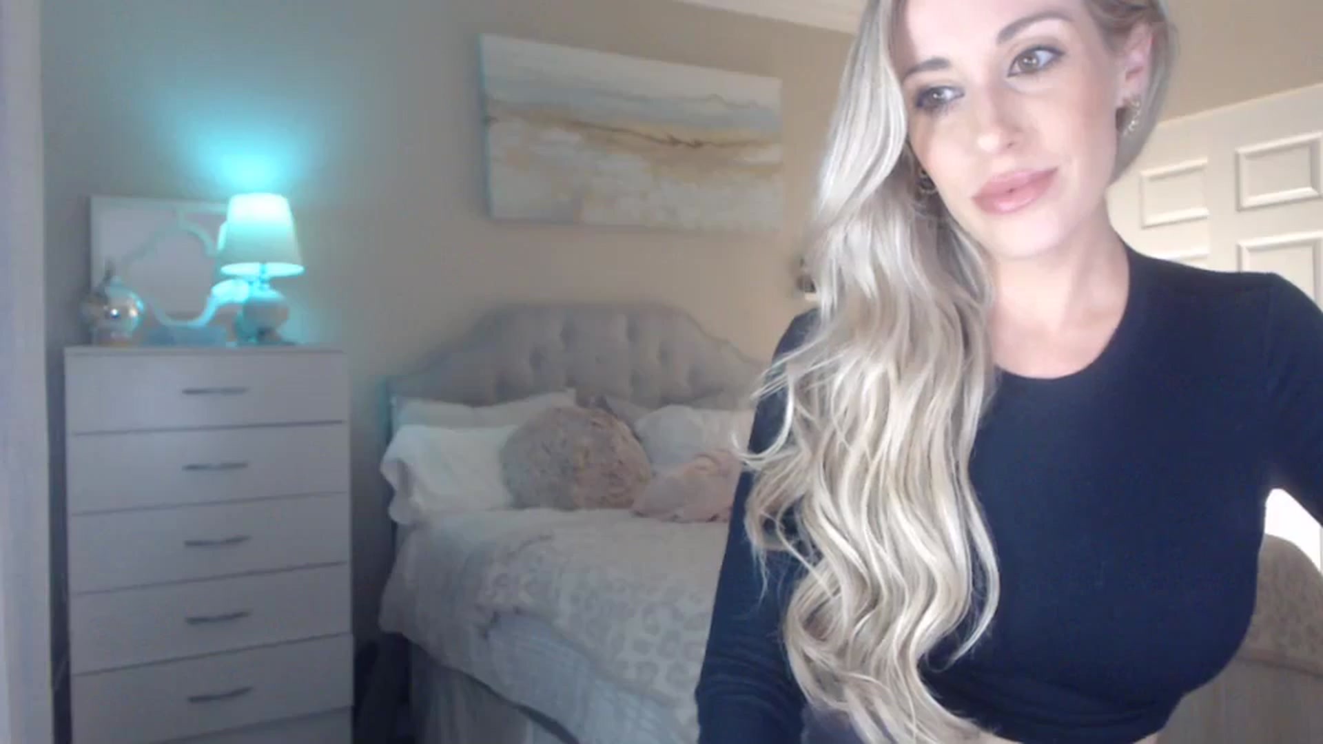 Gallery image thumbnail from Queen_bambii's myfreecams stream on, 11/04/2023, 06:25 image 4 of 20