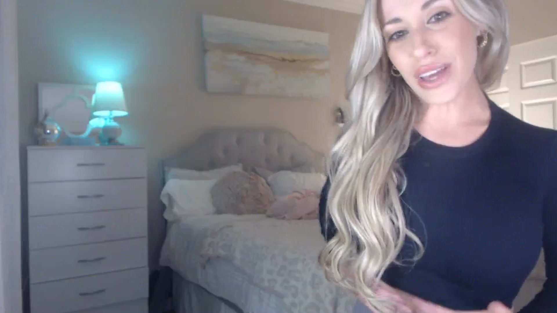 Gallery image thumbnail from Queen_bambii's myfreecams stream on, 11/04/2023, 06:25 image 6 of 20