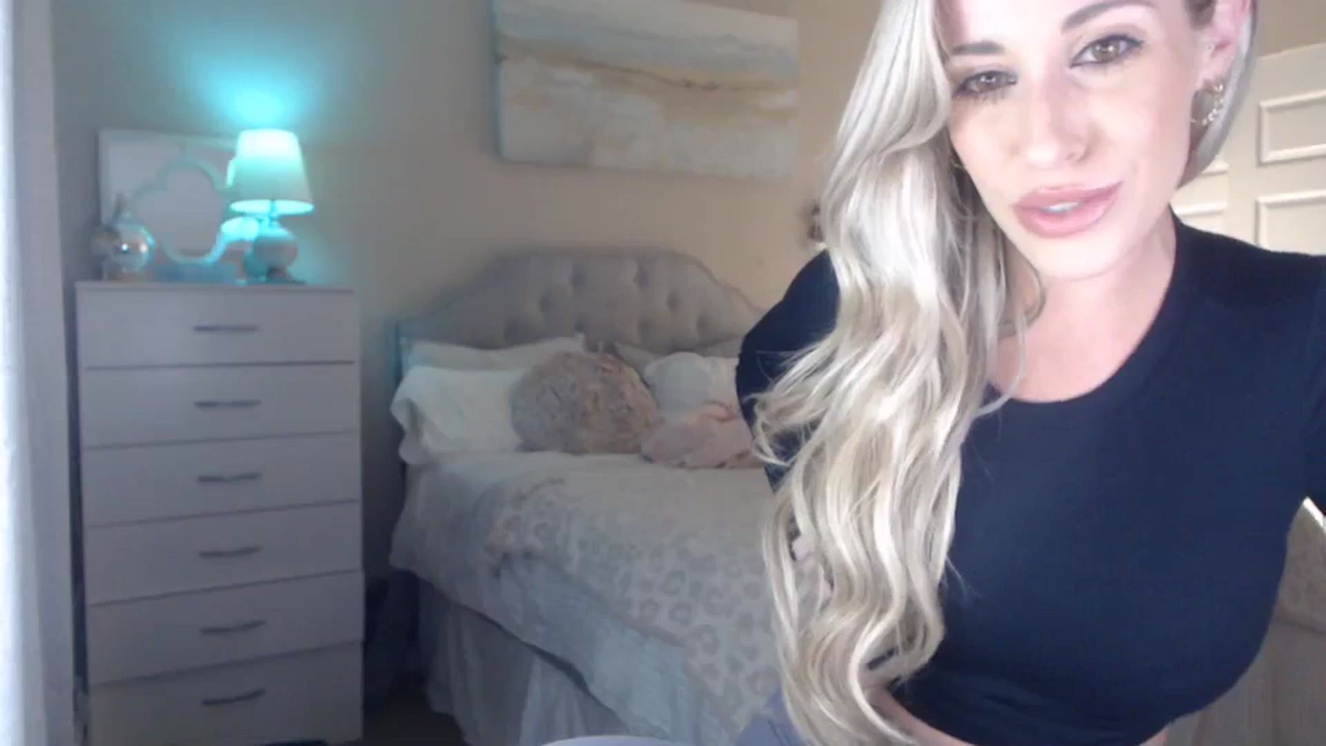 Gallery image thumbnail from Queen_bambii's myfreecams stream on, 11/04/2023, 06:25 image 16 of 20