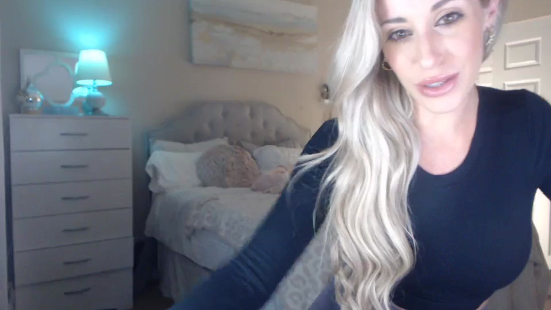 Gallery image thumbnail from Queen_bambii's myfreecams stream on, 11/04/2023, 06:25 image 11 of 20