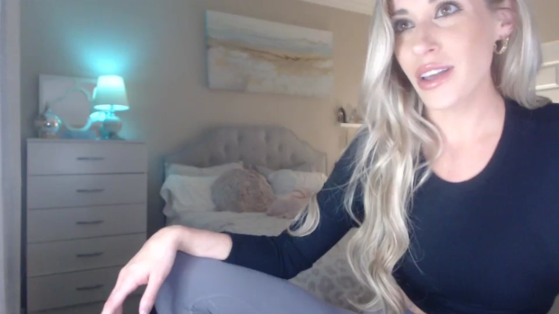 Gallery image thumbnail from Queen_bambii's myfreecams stream on, 11/04/2023, 06:25 image 12 of 20