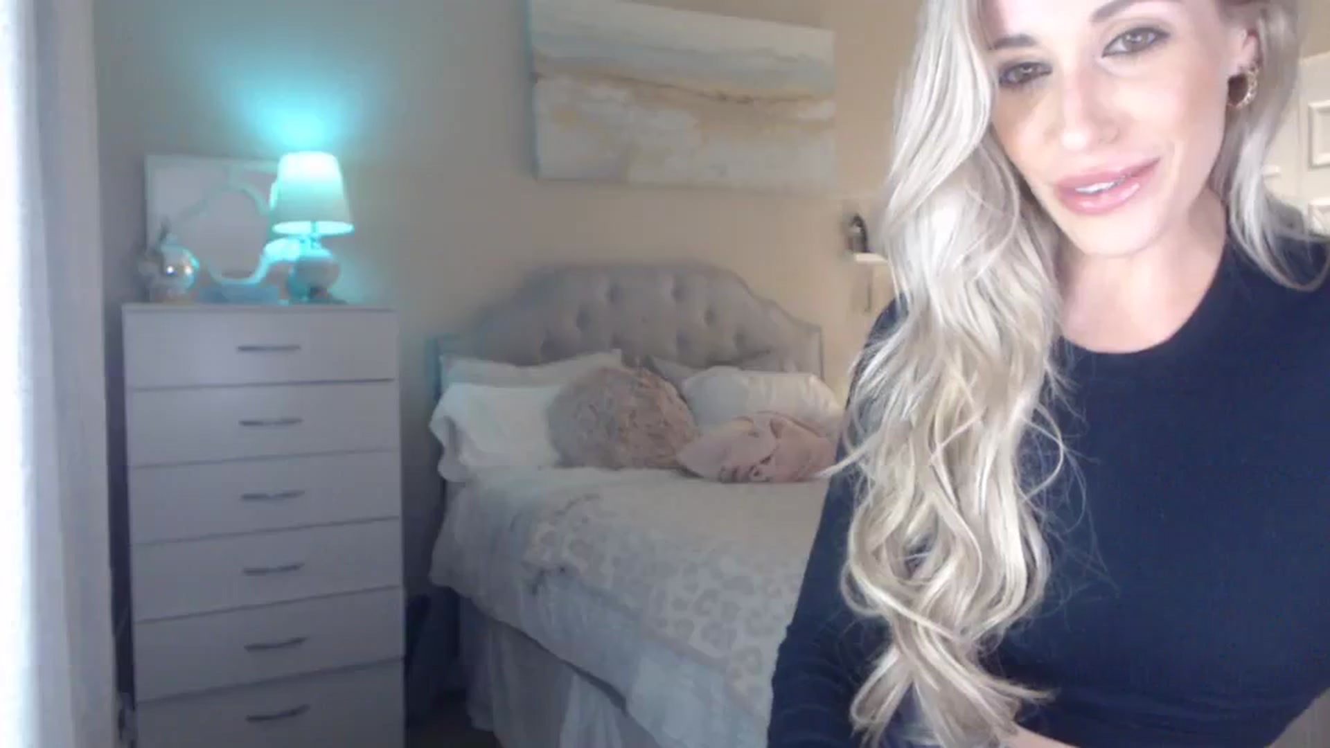 Gallery image thumbnail from Queen_bambii's myfreecams stream on, 11/04/2023, 07:27 image 15 of 20