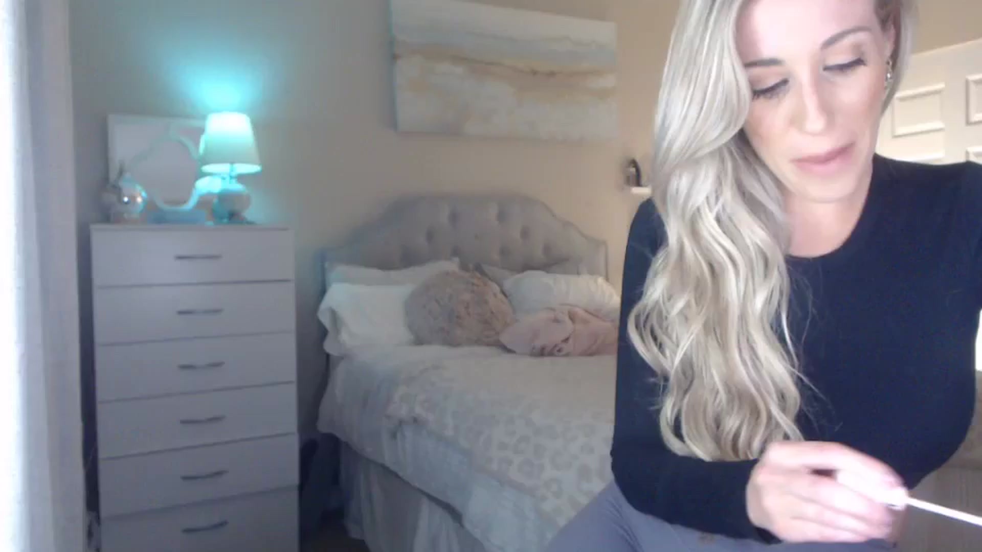 Gallery image thumbnail from Queen_bambii's myfreecams stream on, 11/04/2023, 07:27 image 16 of 20