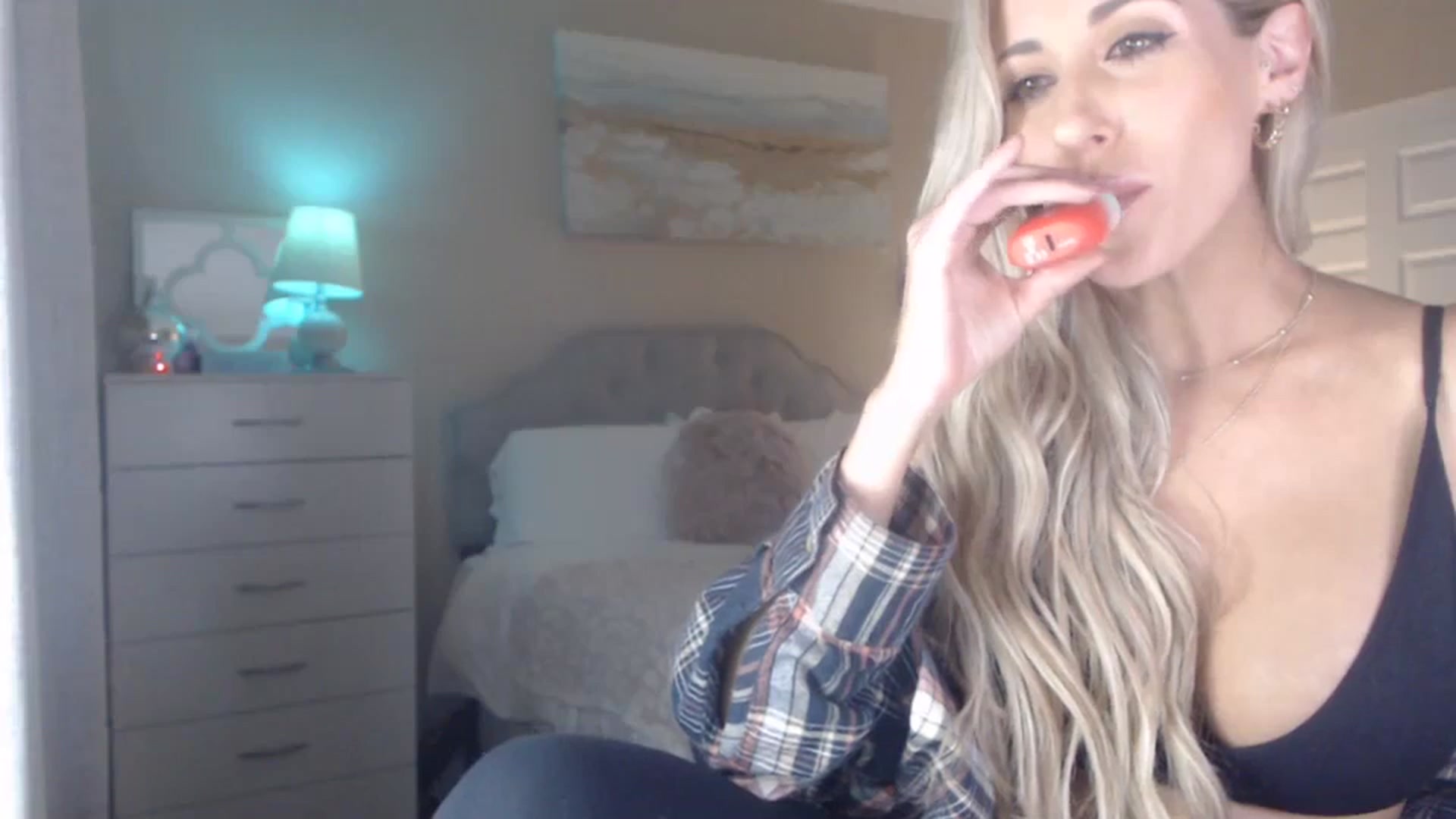 Gallery image thumbnail from Queen_bambii's myfreecams stream on, 11/06/2023, 06:37 image 17 of 20