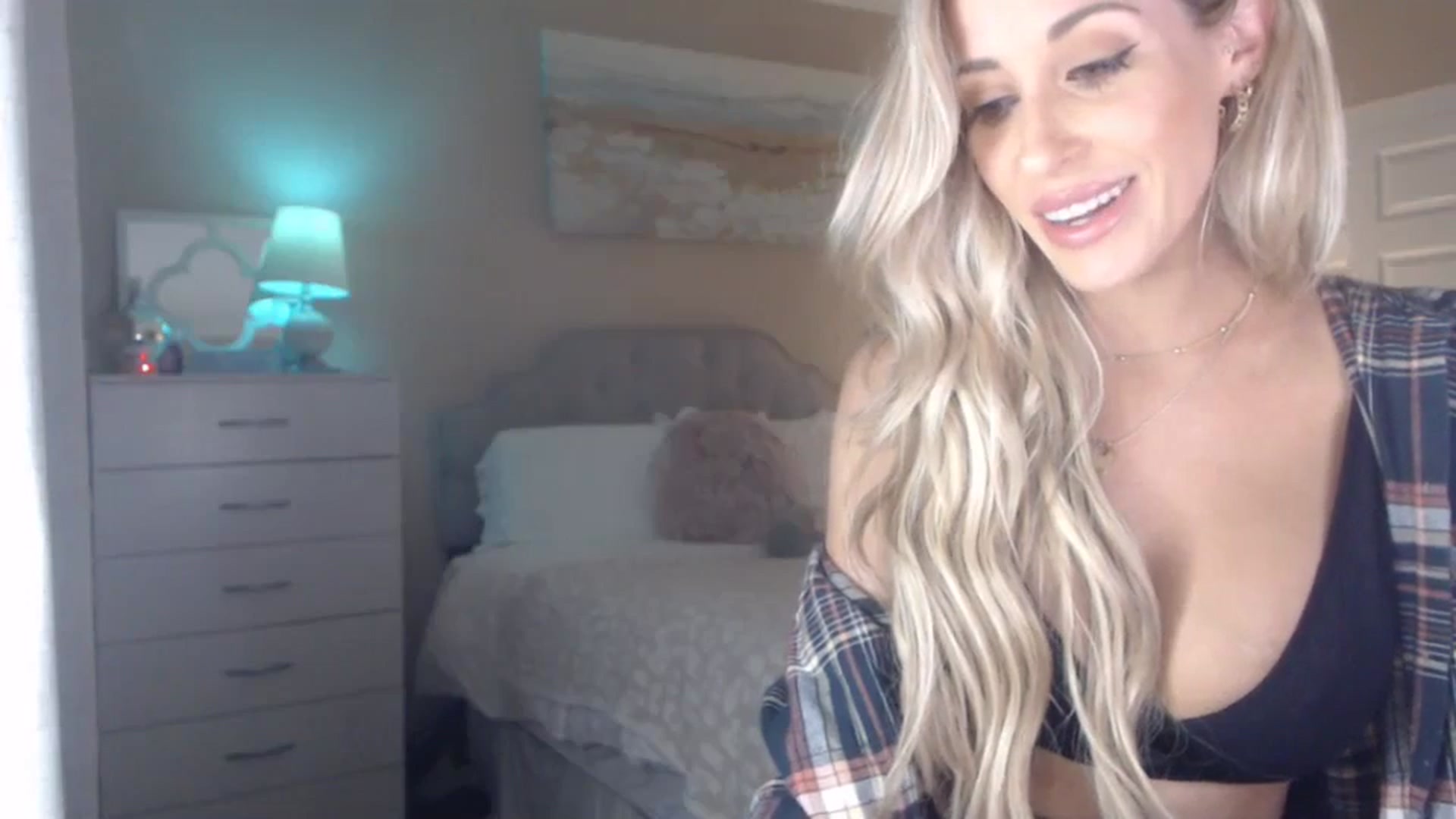 Gallery image thumbnail from Queen_bambii's myfreecams stream on, 11/06/2023, 06:37 image 20 of 20