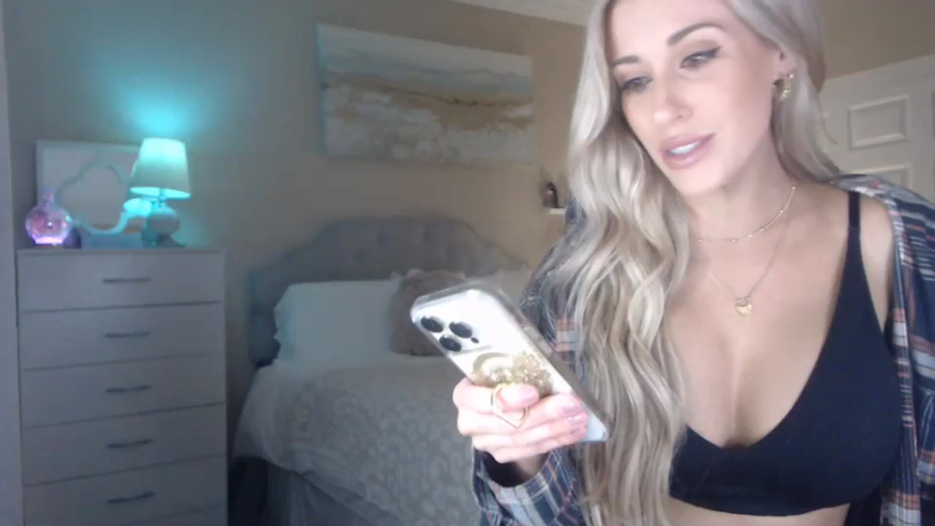 Gallery image thumbnail from Queen_bambii's myfreecams stream on, 11/06/2023, 06:37 image 1 of 20