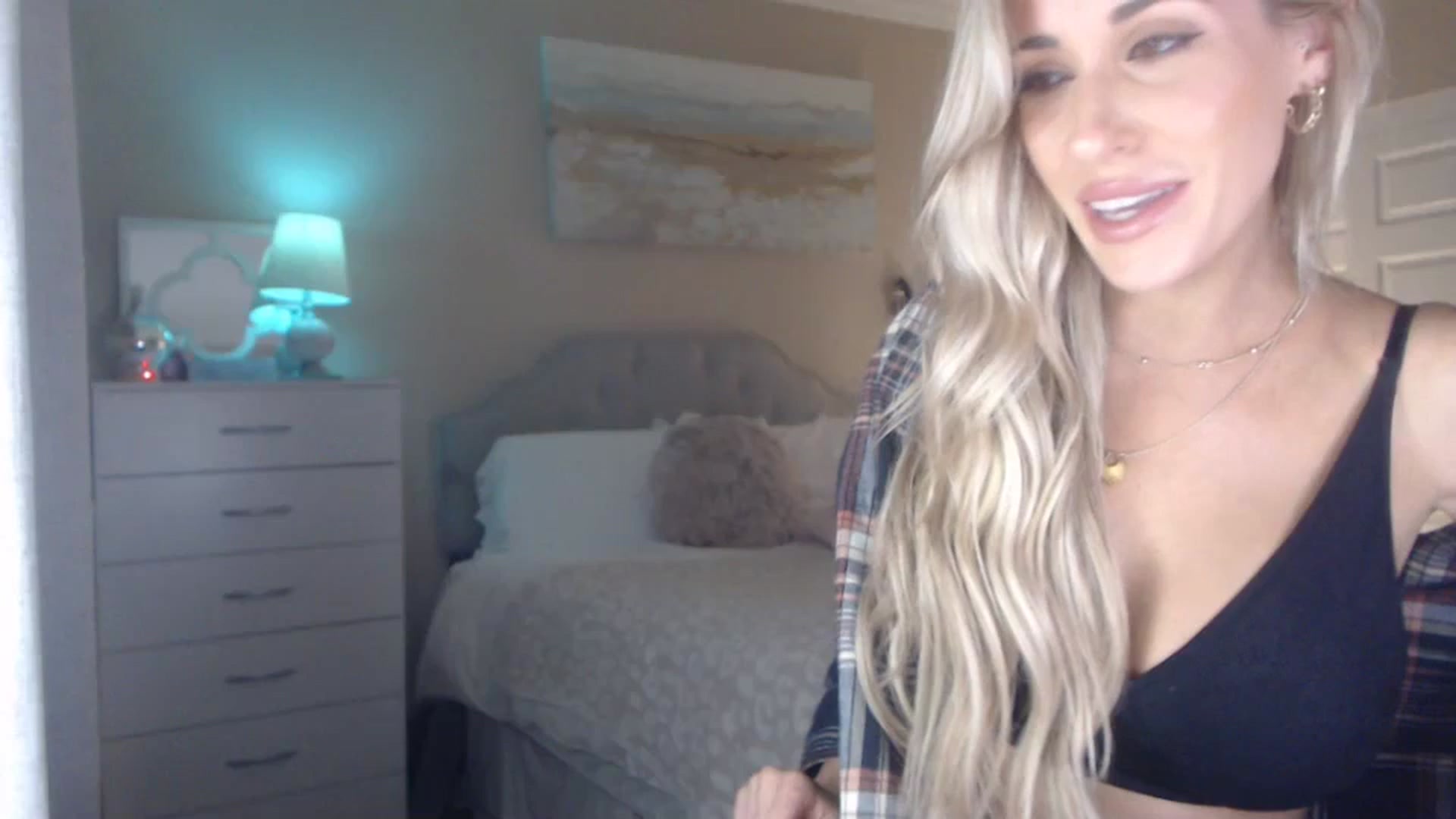 Gallery image thumbnail from Queen_bambii's myfreecams stream on, 11/06/2023, 06:37 image 11 of 20