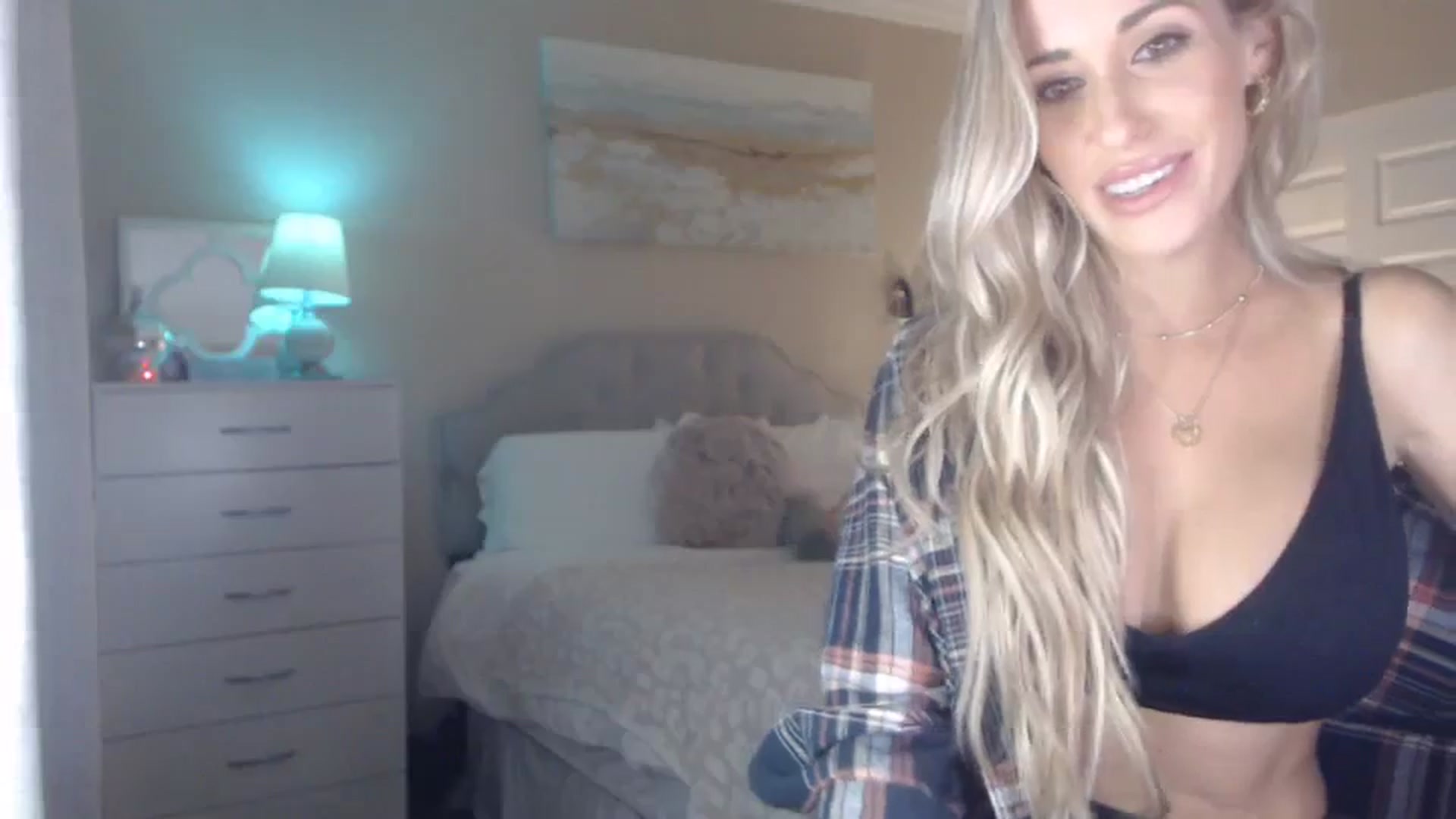 Gallery image thumbnail from Queen_bambii's myfreecams stream on, 11/06/2023, 06:37 image 12 of 20