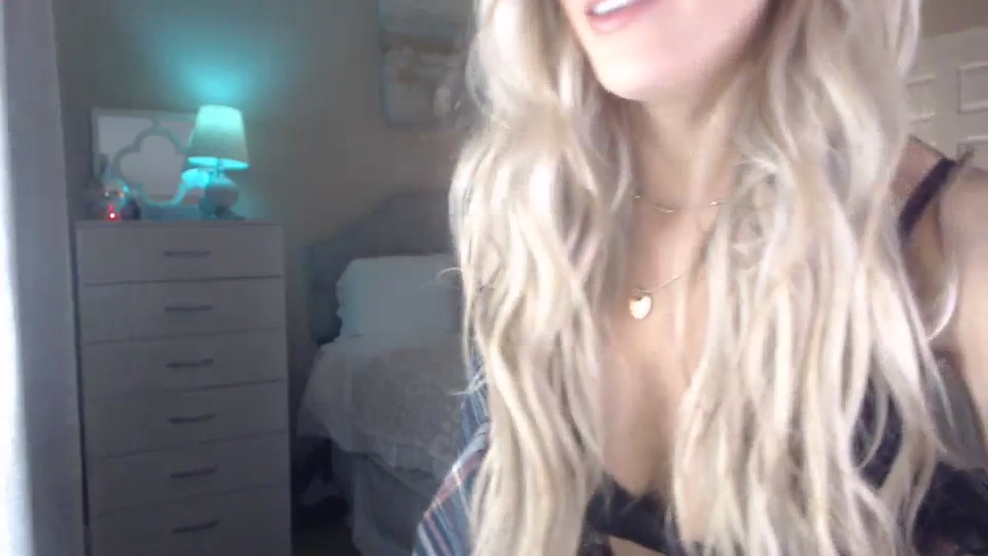 Gallery image thumbnail from Queen_bambii's myfreecams stream on, 11/06/2023, 06:37 image 16 of 20