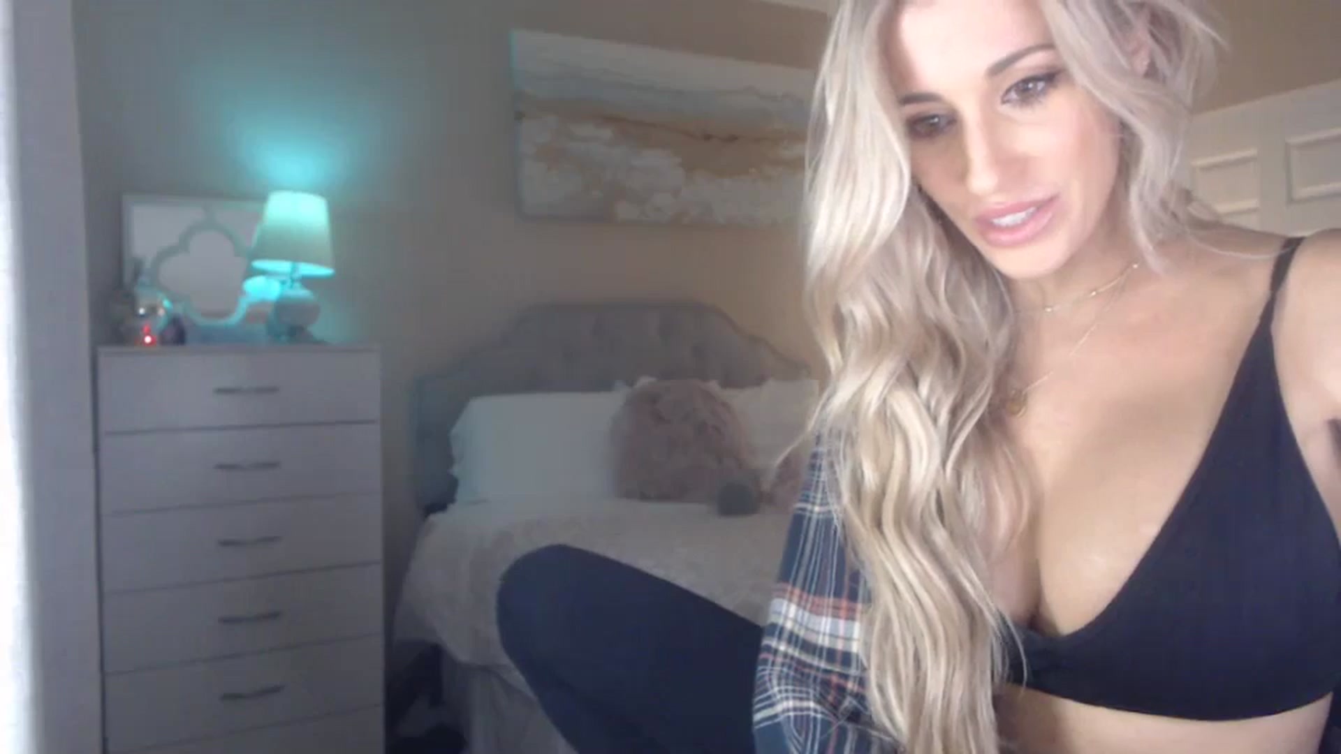 Gallery image thumbnail from Queen_bambii's myfreecams stream on, 11/06/2023, 06:37 image 18 of 20