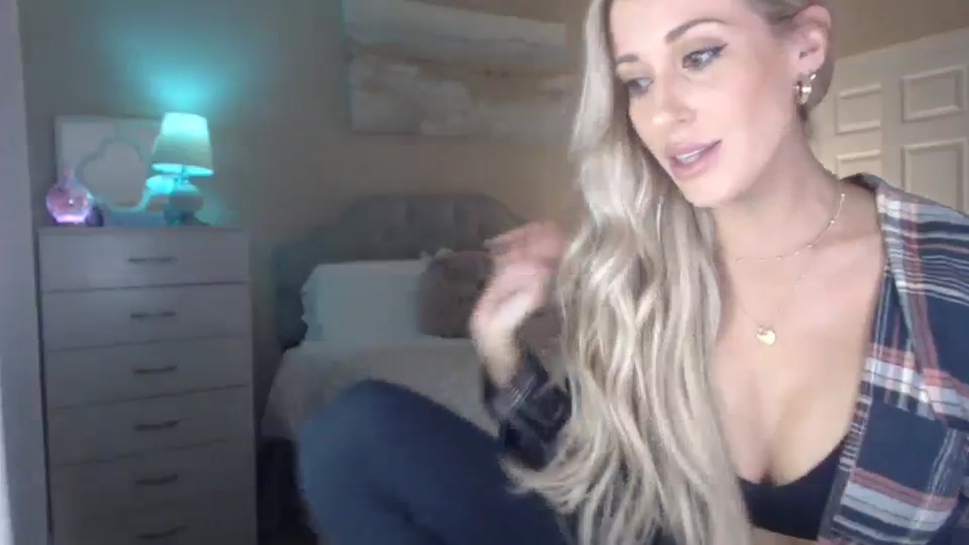 Gallery image thumbnail from Queen_bambii's myfreecams stream on, 11/06/2023, 06:37 image 2 of 20