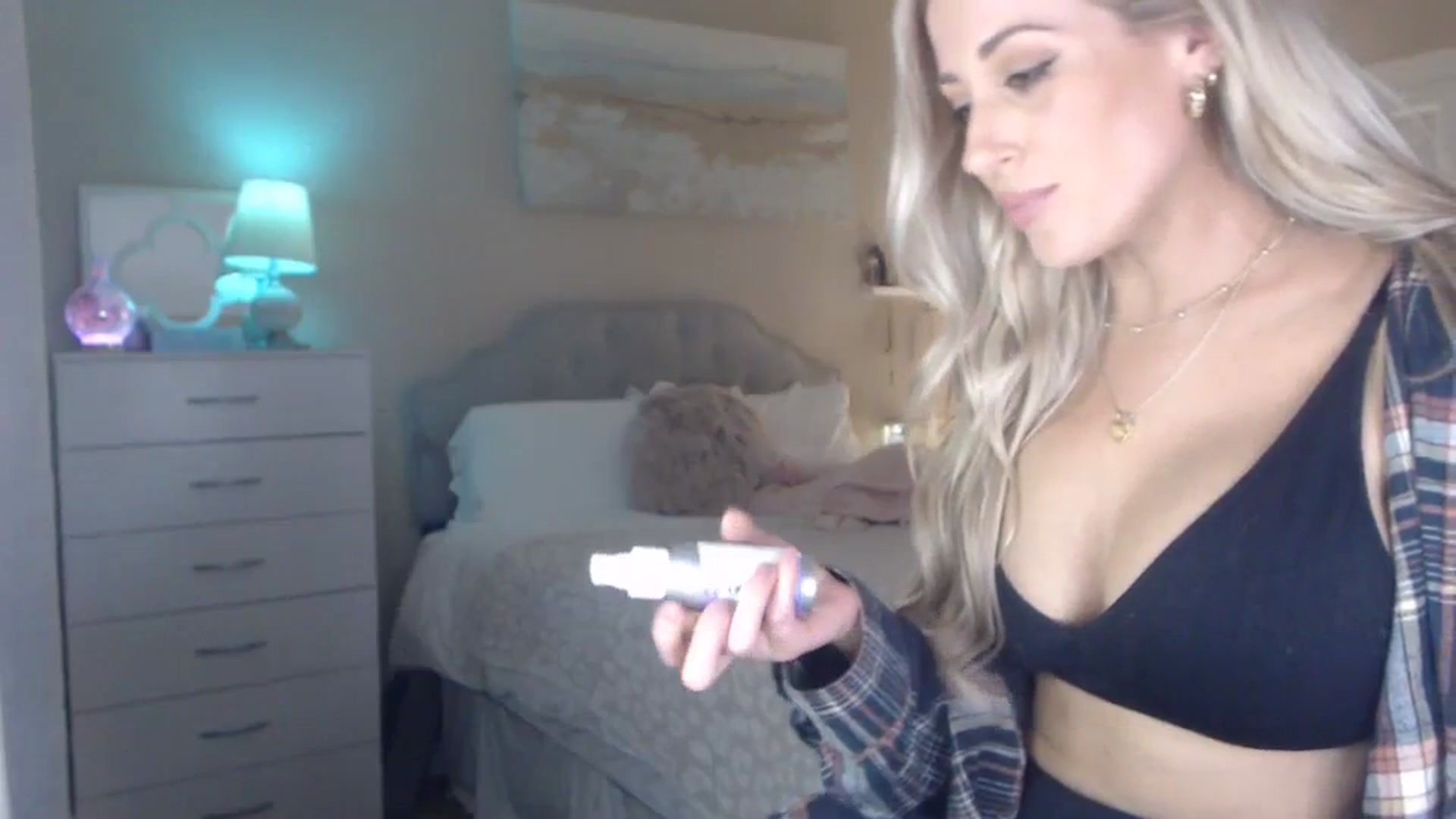 Gallery image thumbnail from Queen_bambii's myfreecams stream on, 11/06/2023, 06:37 image 4 of 20