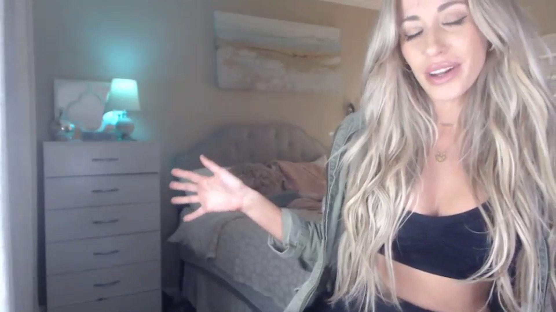 Gallery image thumbnail from Queen_bambii's myfreecams stream on, 11/11/2023, 07:03 image 8 of 20