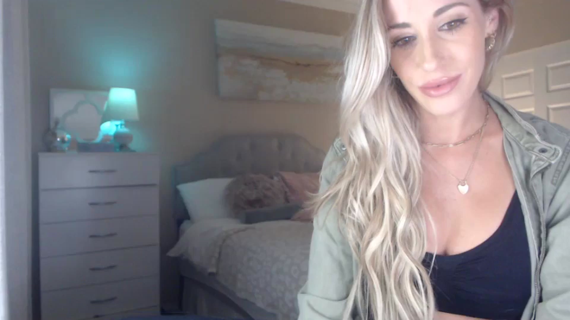 Gallery image thumbnail from Queen_bambii's myfreecams stream on, 11/11/2023, 07:03 image 3 of 20