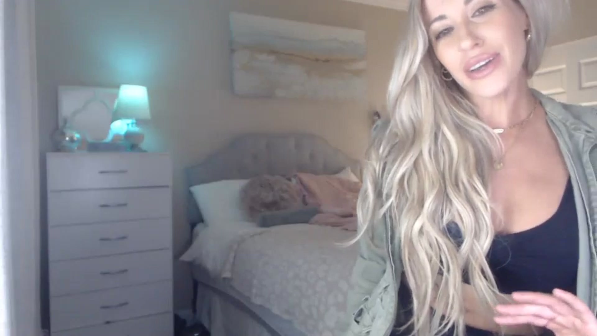 Gallery image thumbnail from Queen_bambii's myfreecams stream on, 11/11/2023, 07:03 image 9 of 20