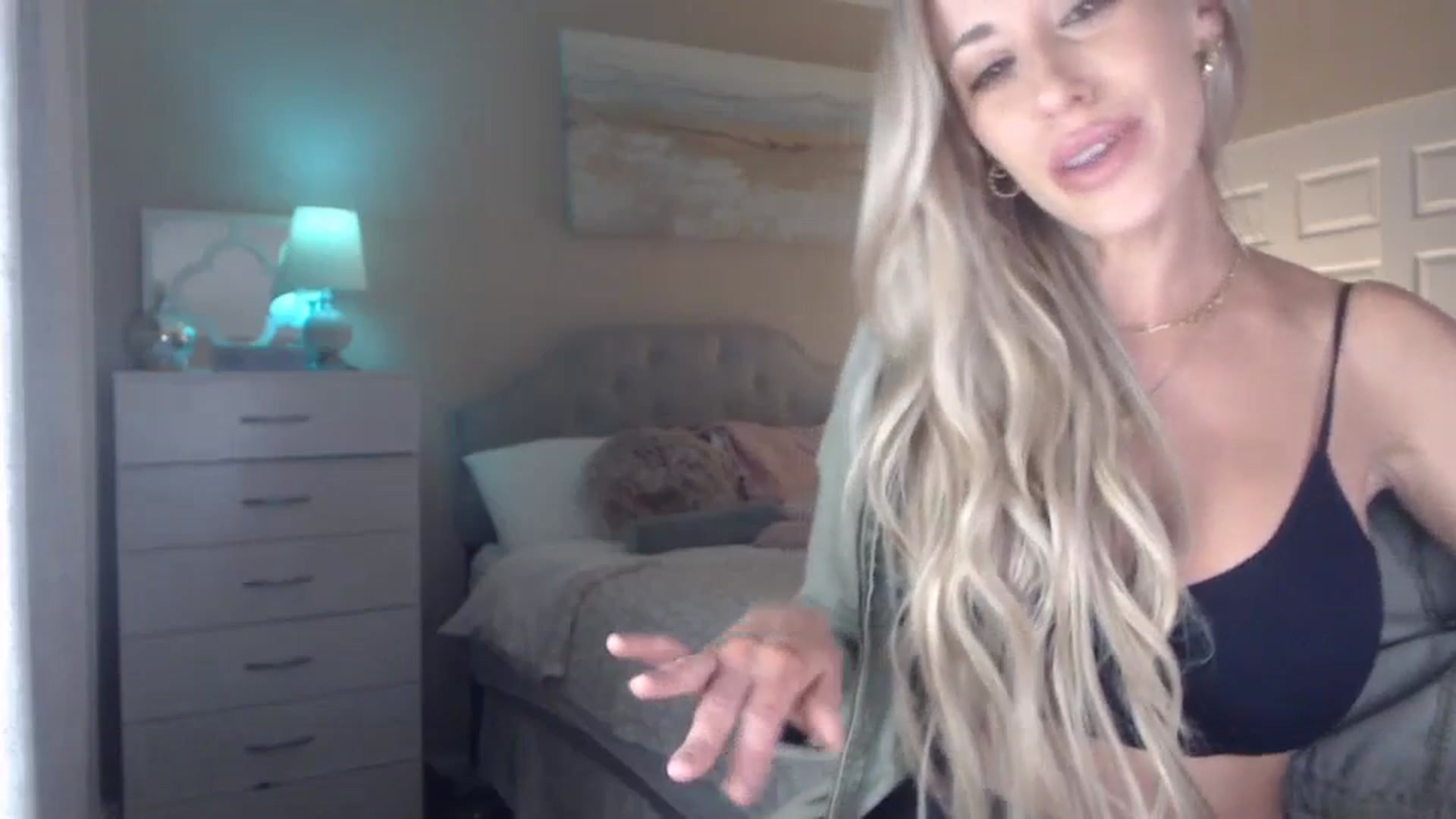 Gallery image thumbnail from Queen_bambii's myfreecams stream on, 11/11/2023, 07:03 image 10 of 20