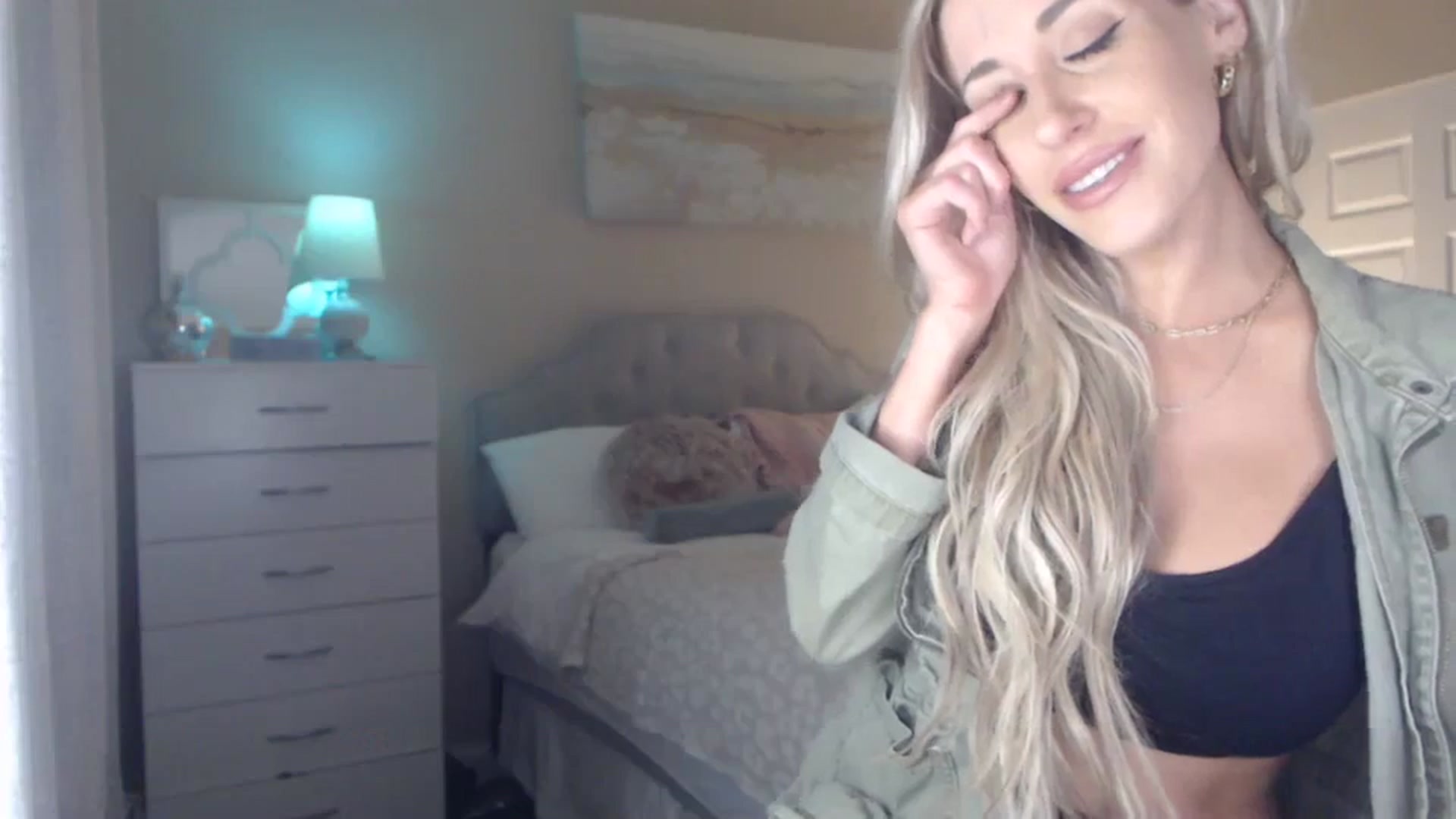 Gallery image thumbnail from Queen_bambii's myfreecams stream on, 11/11/2023, 07:03 image 18 of 20