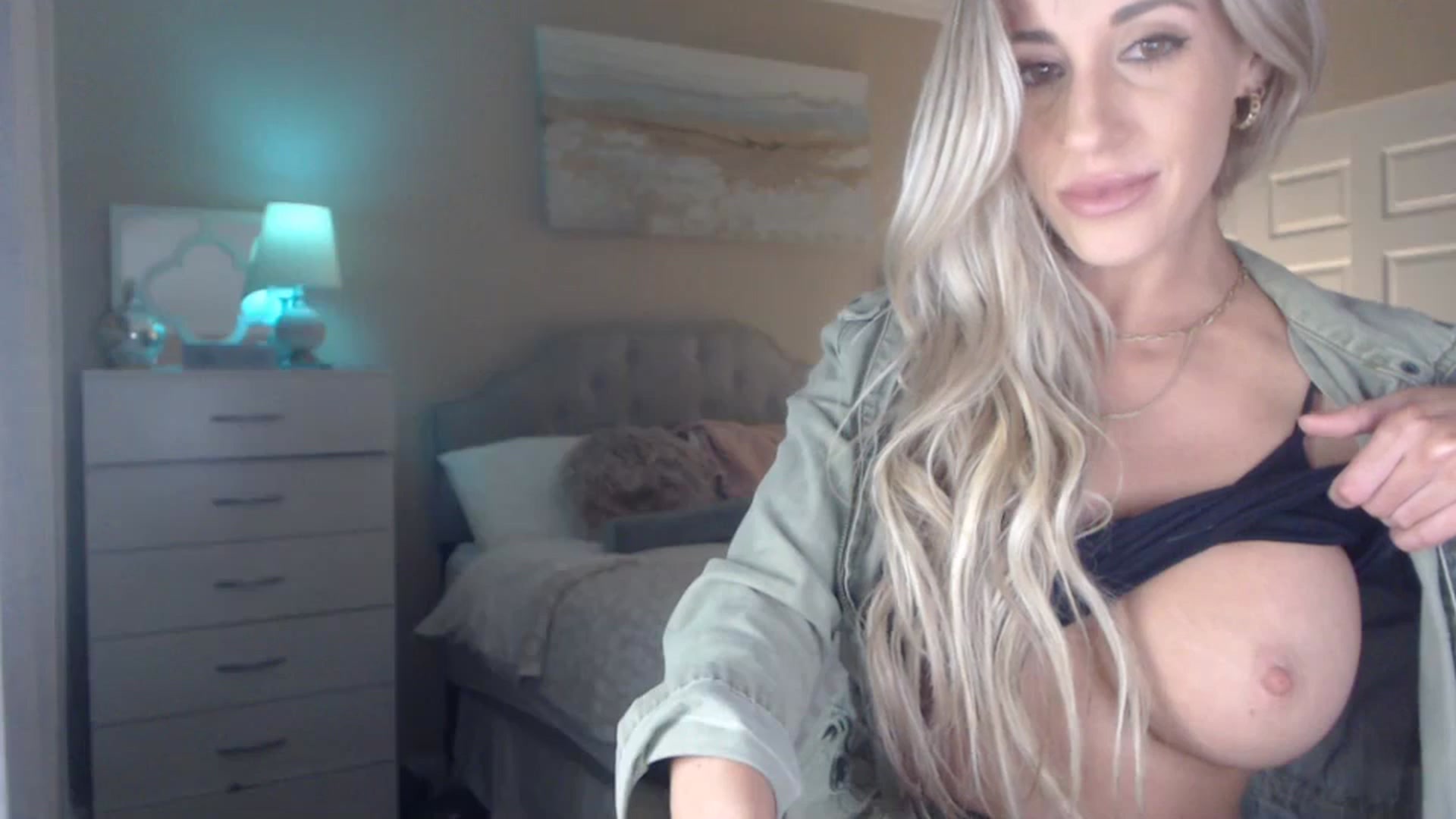 Gallery image thumbnail from Queen_bambii's myfreecams stream on, 11/11/2023, 07:03 image 12 of 20