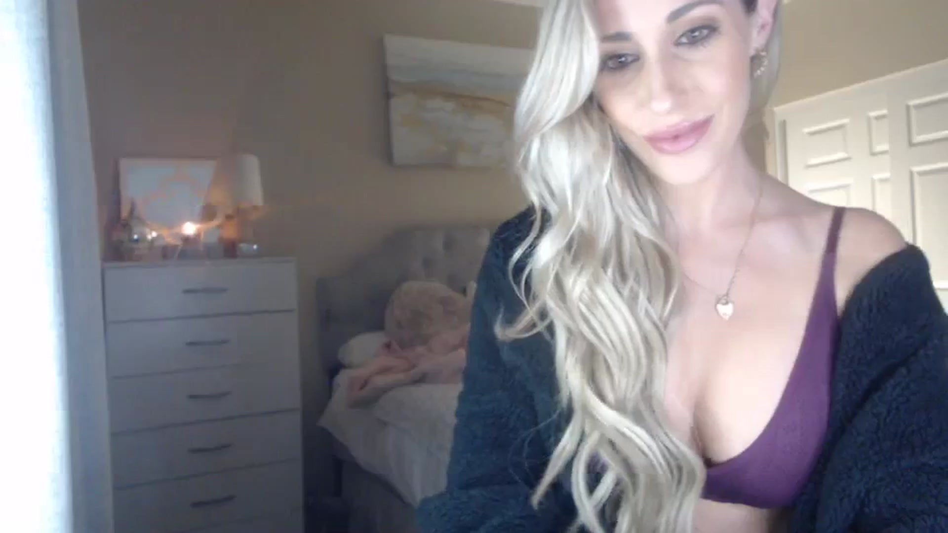 Gallery image thumbnail from Queen_bambii's myfreecams stream on, 11/16/2023, 08:13 image 10 of 20