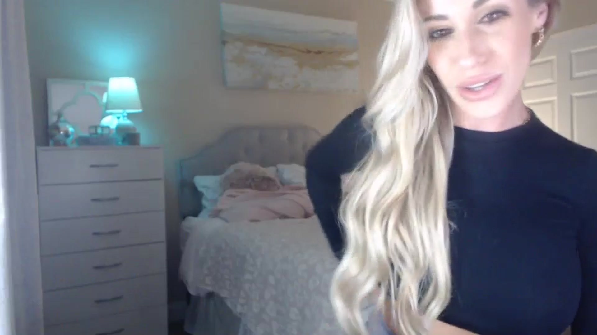 Gallery image thumbnail from Queen_bambii's myfreecams stream on, 11/26/2023, 08:05 image 7 of 20
