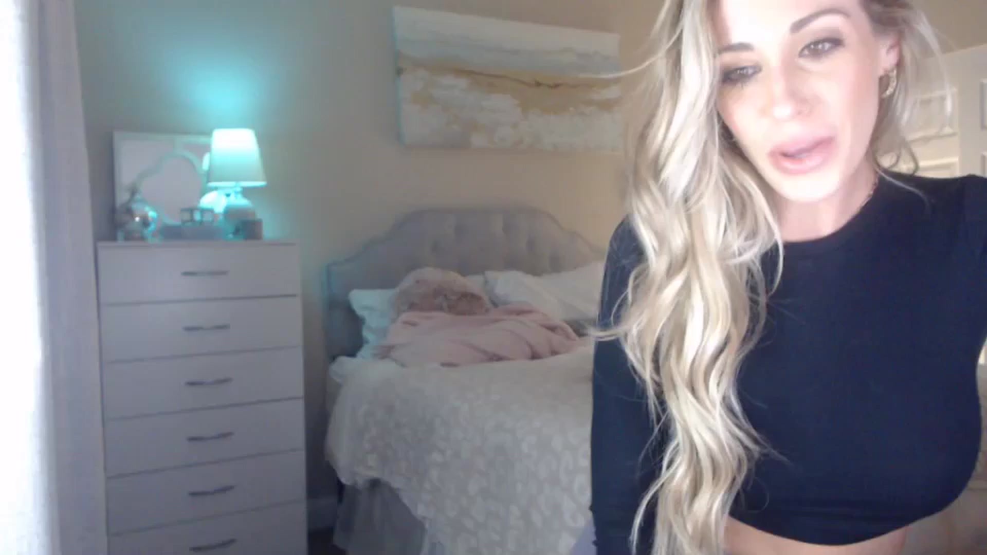 Gallery image thumbnail from Queen_bambii's myfreecams stream on, 11/26/2023, 08:05 image 1 of 20