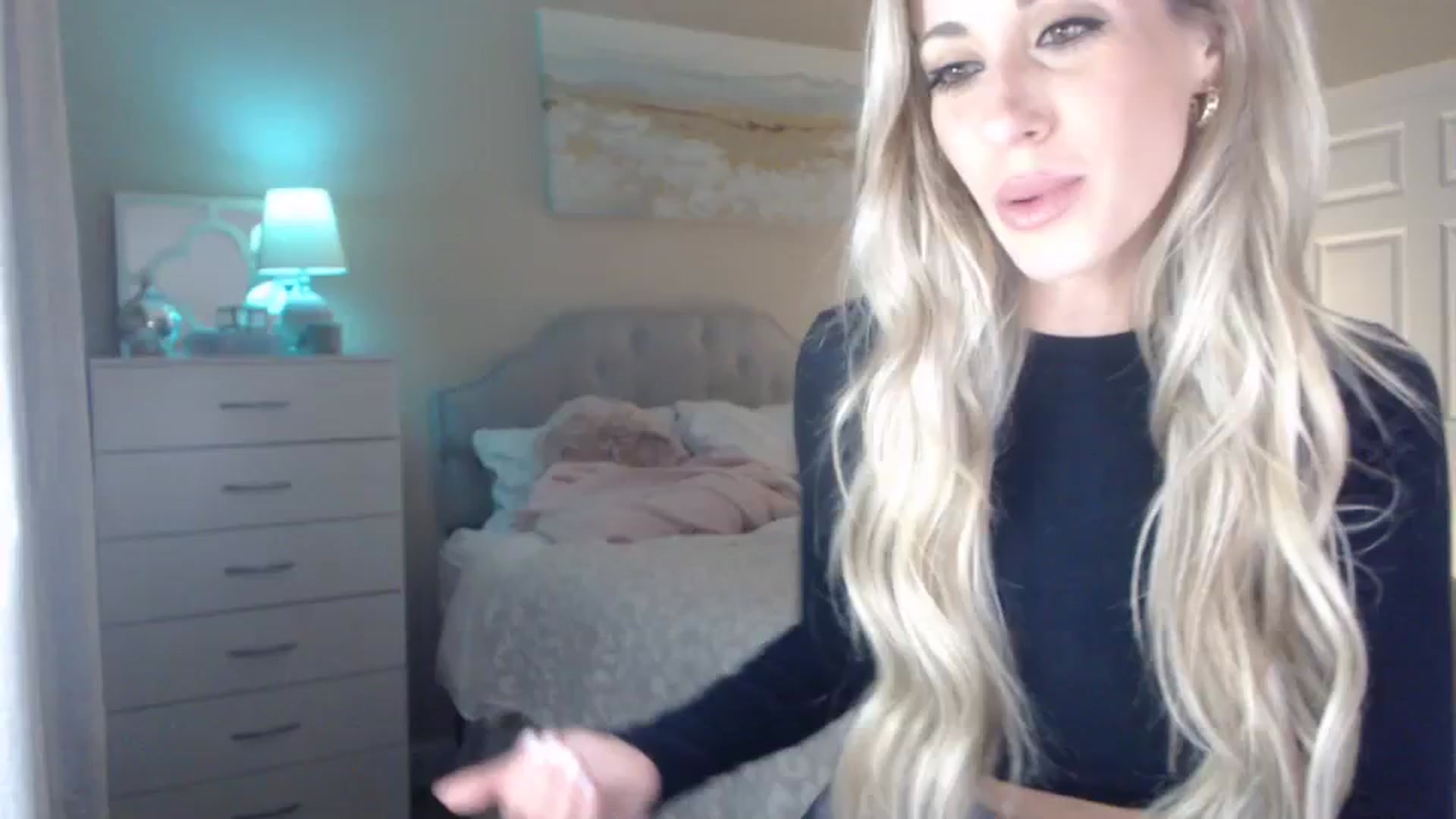 Gallery image thumbnail from Queen_bambii's myfreecams stream on, 11/26/2023, 08:05 image 14 of 20