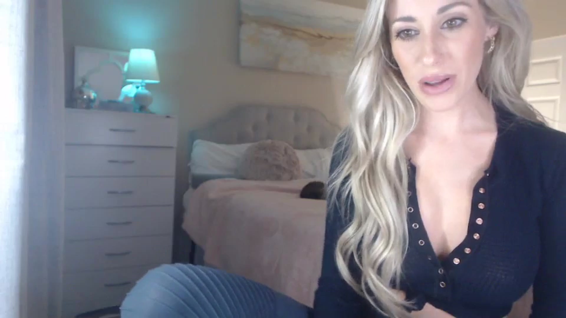 Gallery image thumbnail from Queen_bambii's myfreecams stream on, 11/29/2023, 05:10 image 12 of 20