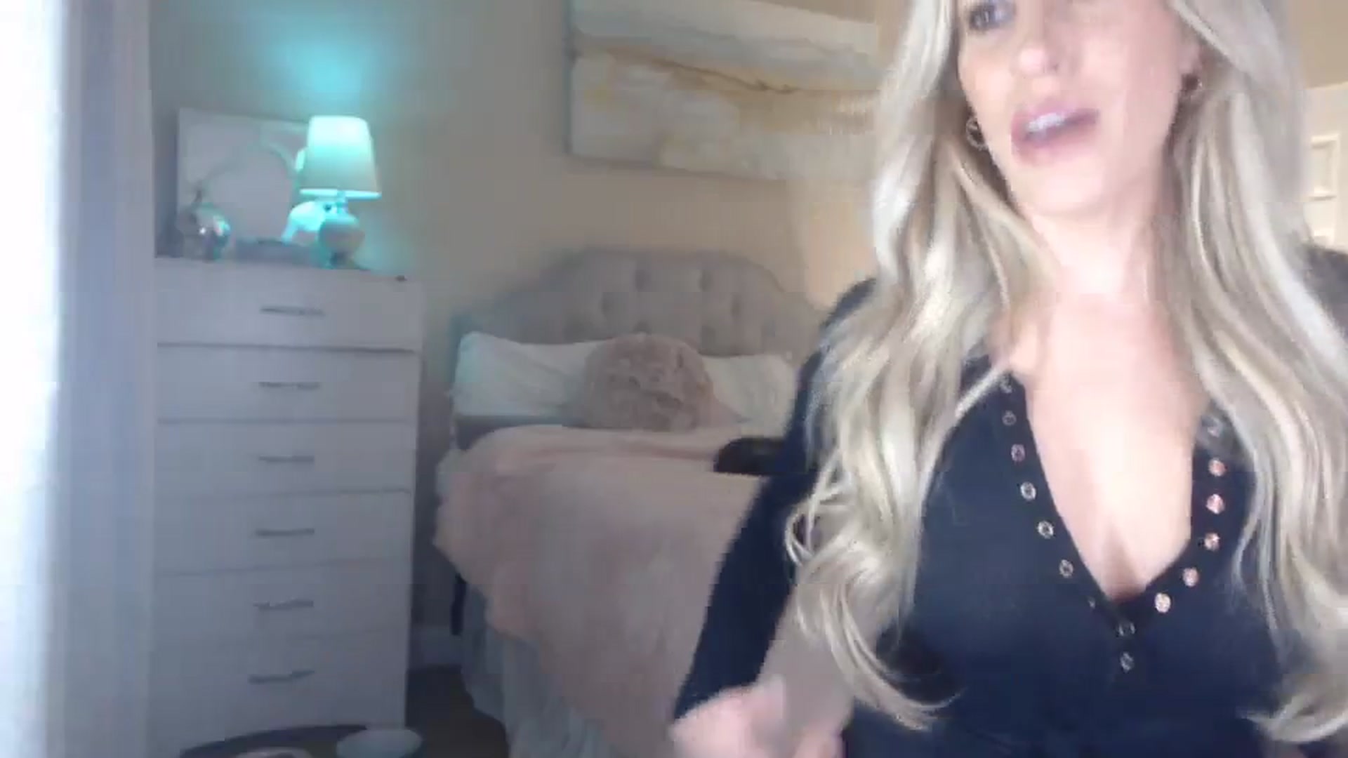 Gallery image thumbnail from Queen_bambii's myfreecams stream on, 11/29/2023, 05:10 image 16 of 20