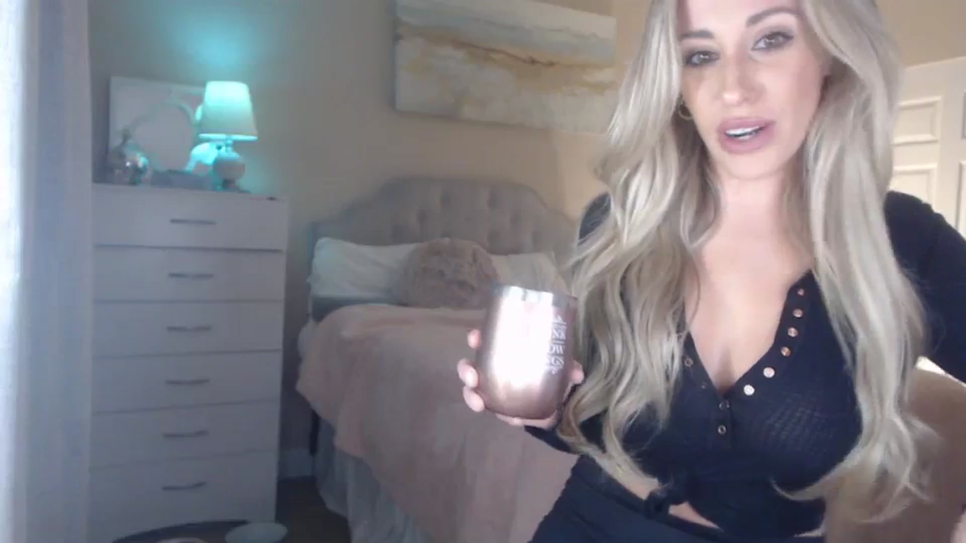 Gallery image thumbnail from Queen_bambii's myfreecams stream on, 11/29/2023, 05:10 image 6 of 20
