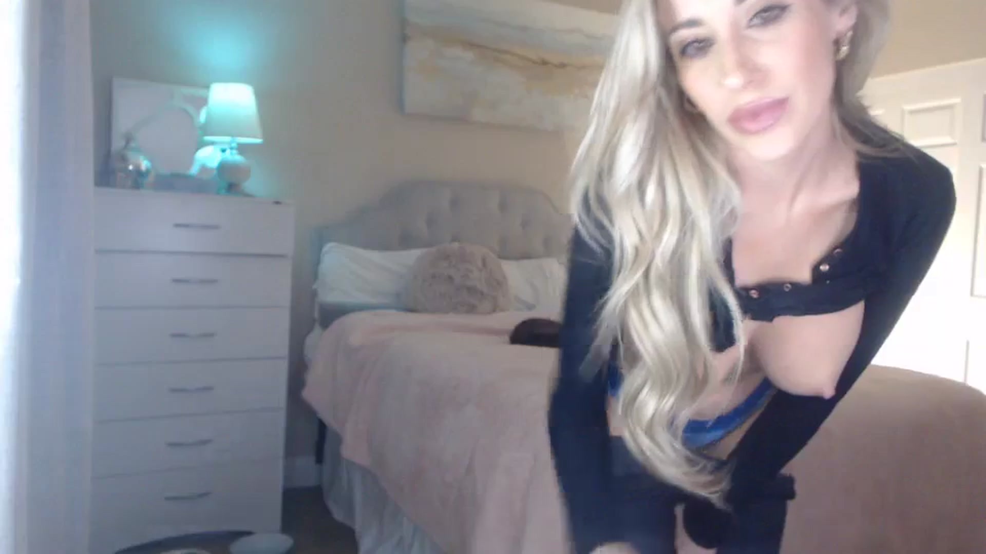 Gallery image thumbnail from Queen_bambii's myfreecams stream on, 11/29/2023, 05:10 image 10 of 20
