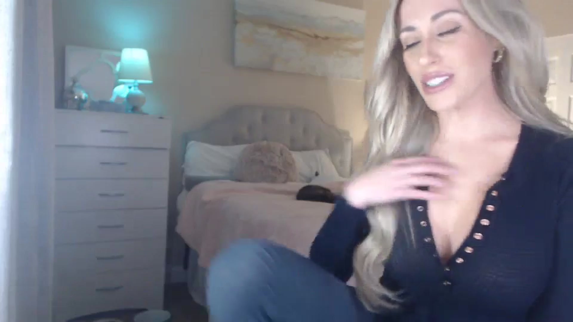 Gallery image thumbnail from Queen_bambii's myfreecams stream on, 11/29/2023, 05:10 image 9 of 20