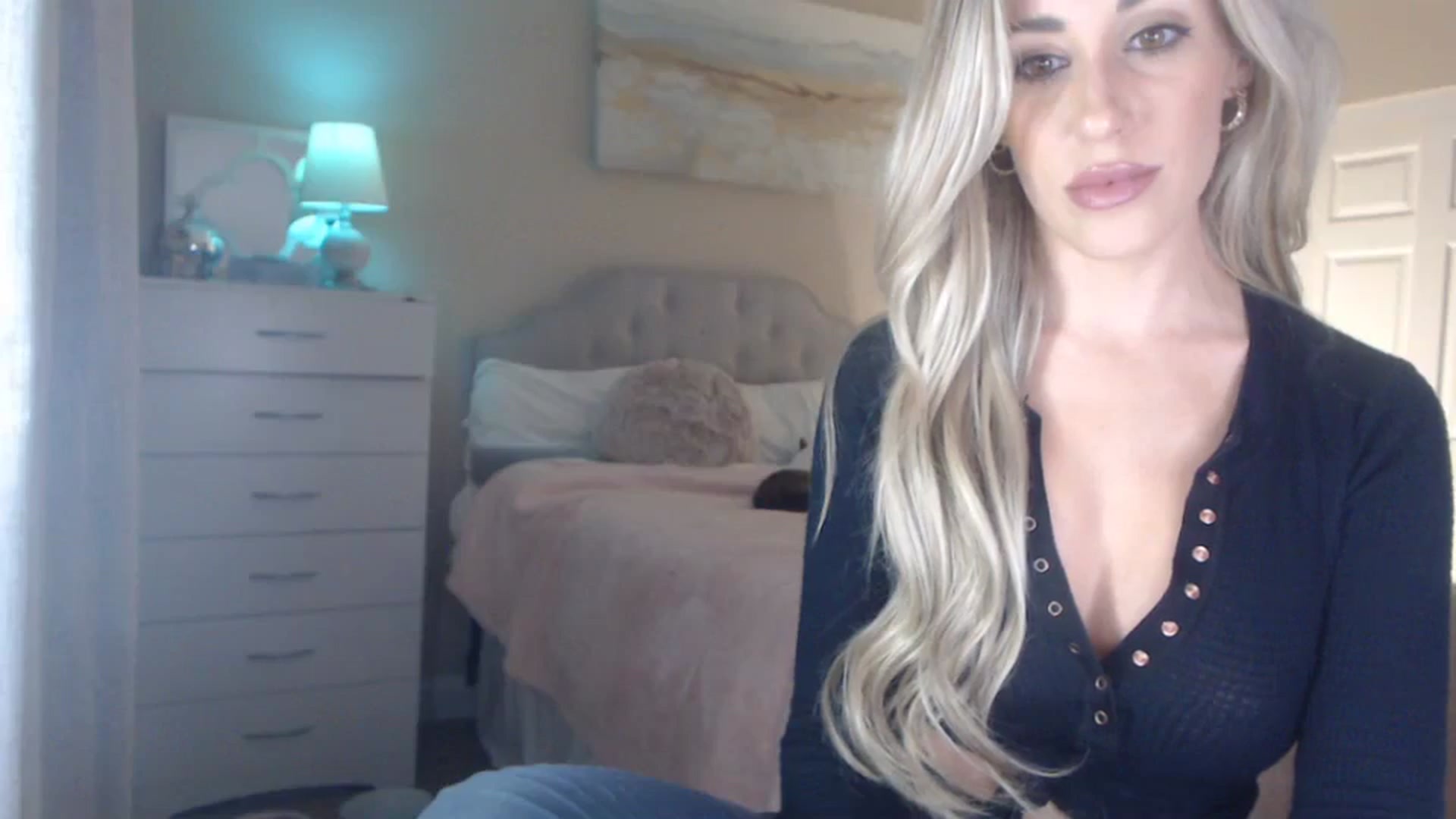 Gallery image thumbnail from Queen_bambii's myfreecams stream on, 11/29/2023, 05:10 image 8 of 20