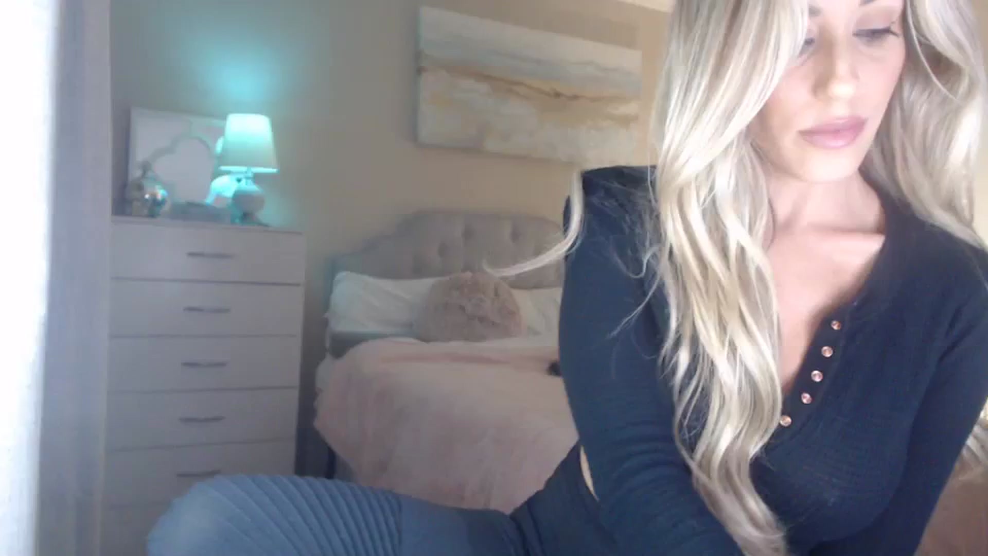 Gallery image thumbnail from Queen_bambii's myfreecams stream on, 11/29/2023, 06:06 image 11 of 20
