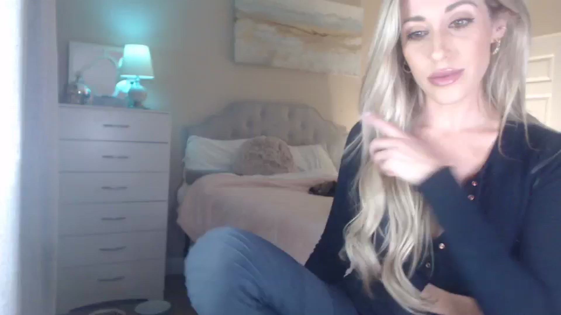 Gallery image thumbnail from Queen_bambii's myfreecams stream on, 11/29/2023, 06:06 image 4 of 20