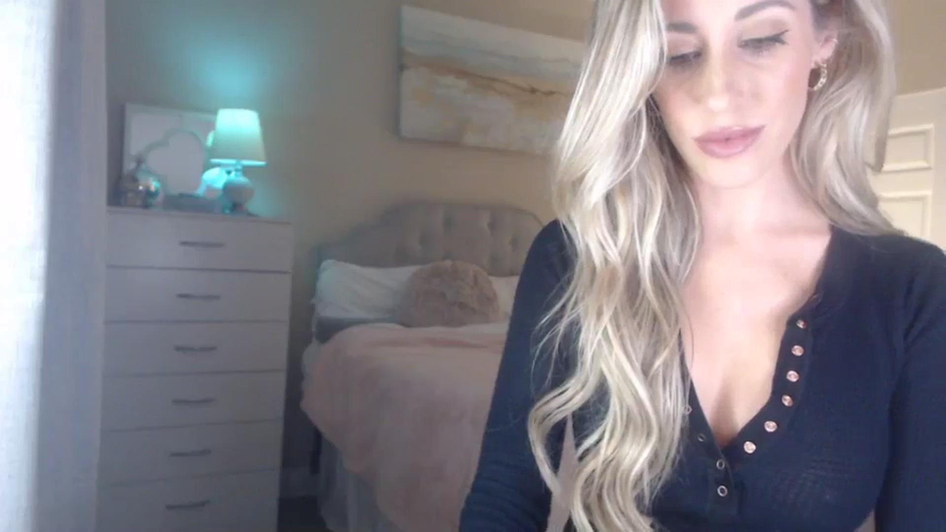 Gallery image thumbnail from Queen_bambii's myfreecams stream on, 11/29/2023, 06:06 image 15 of 20