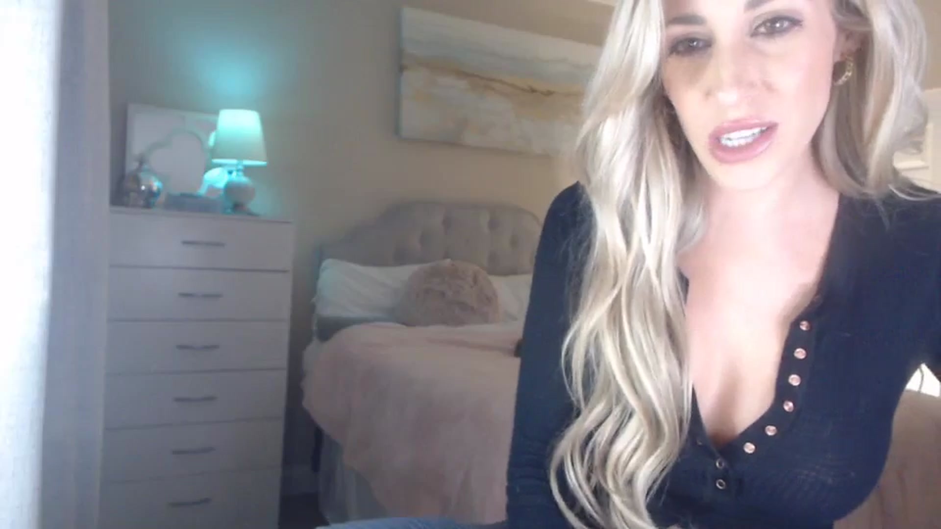 Gallery image thumbnail from Queen_bambii's myfreecams stream on, 11/29/2023, 07:18 image 6 of 20