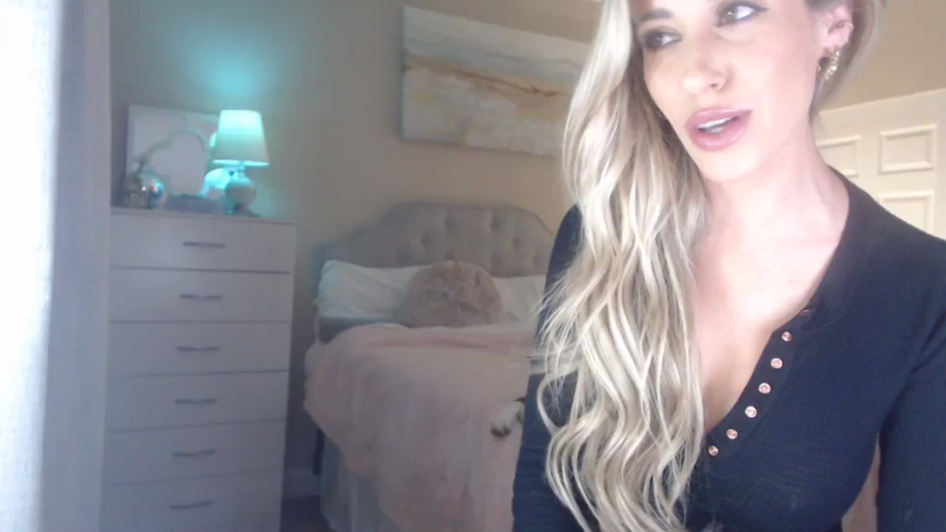 Gallery image thumbnail from Queen_bambii's myfreecams stream on, 11/29/2023, 07:18 image 1 of 20
