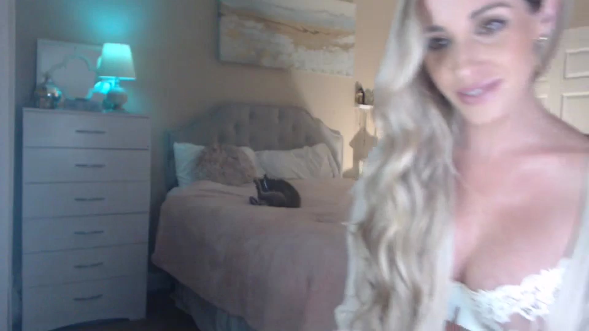 Gallery image thumbnail from Queen_bambii's myfreecams stream on, 12/03/2023, 07:19 image 6 of 20