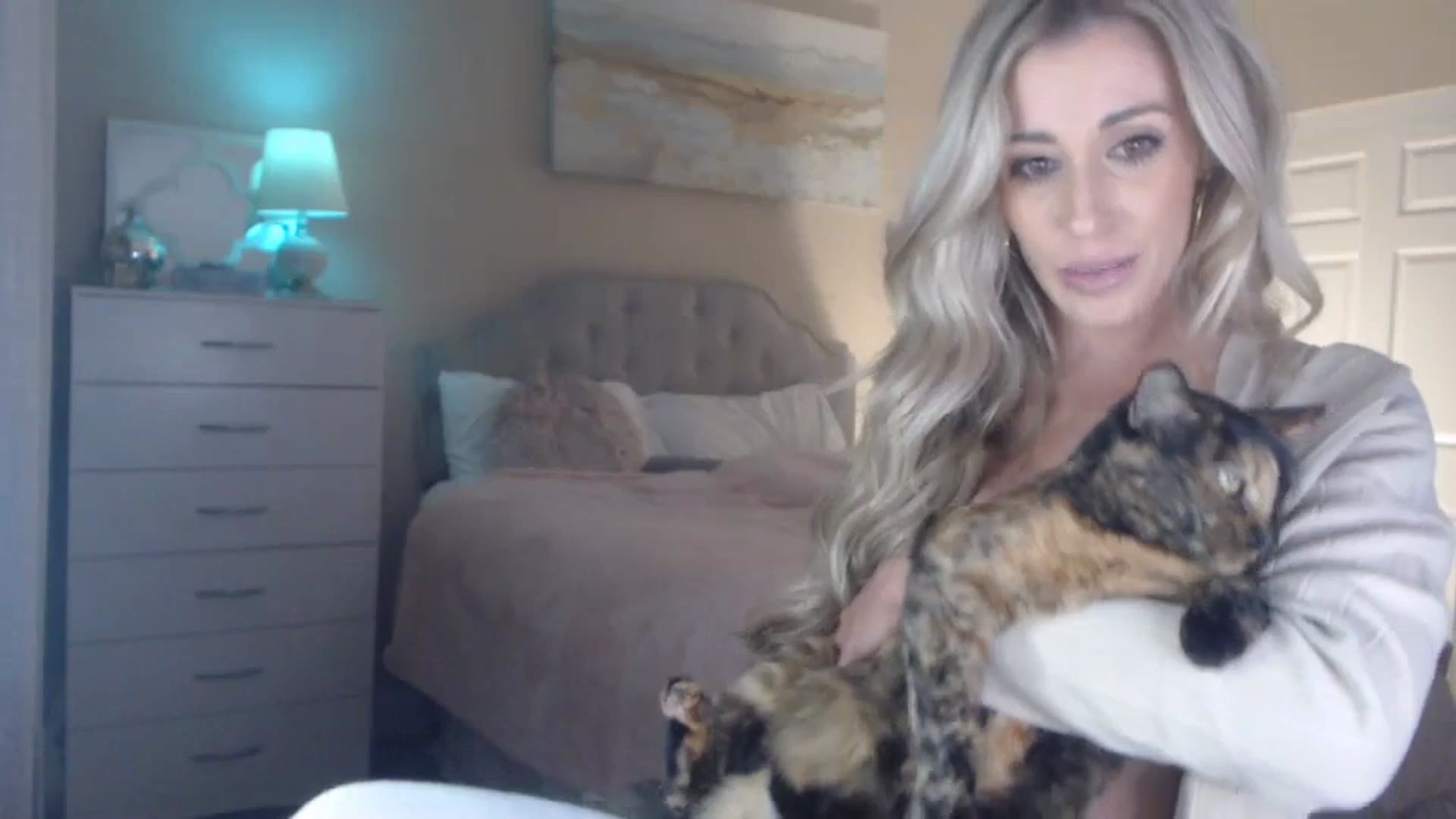 Gallery image thumbnail from Queen_bambii's myfreecams stream on, 12/03/2023, 07:19 image 14 of 20
