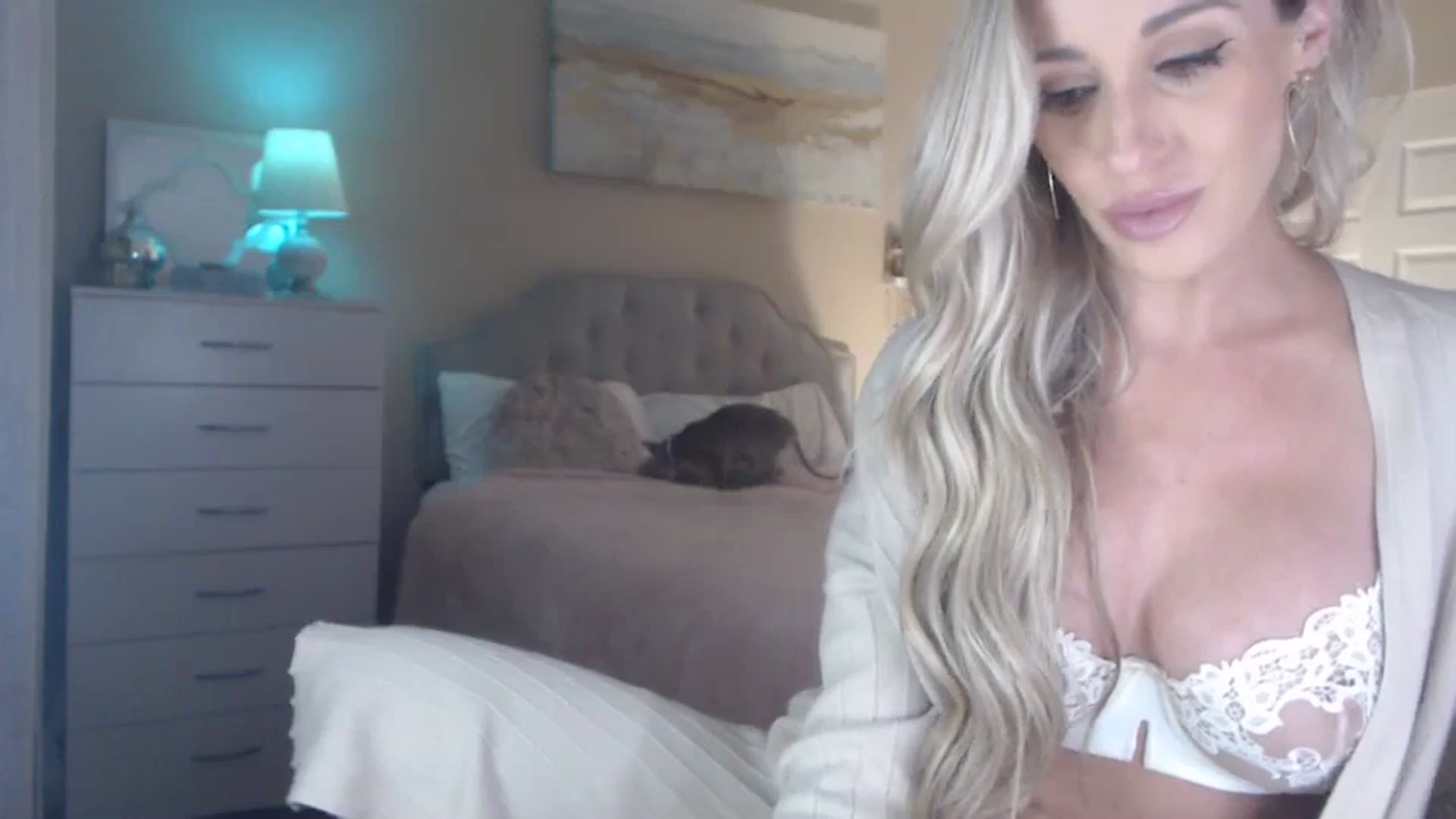 Gallery image thumbnail from Queen_bambii's myfreecams stream on, 12/03/2023, 08:03 image 10 of 20