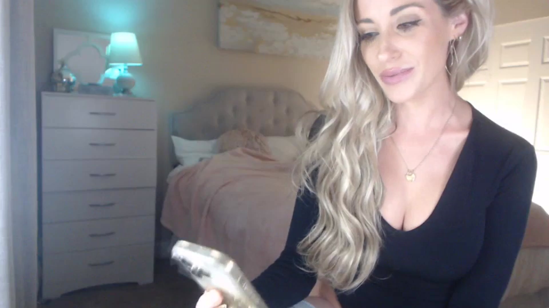 Gallery image thumbnail from Queen_bambii's myfreecams stream on, 12/05/2023, 05:43 image 3 of 20