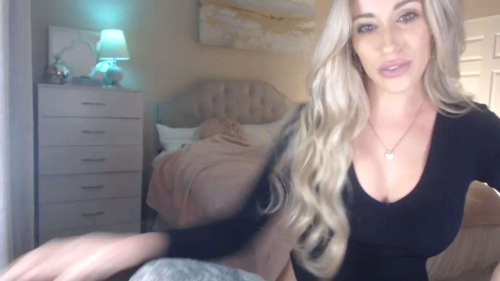Gallery image thumbnail from Queen_bambii's myfreecams stream on, 12/05/2023, 05:43 image 1 of 20